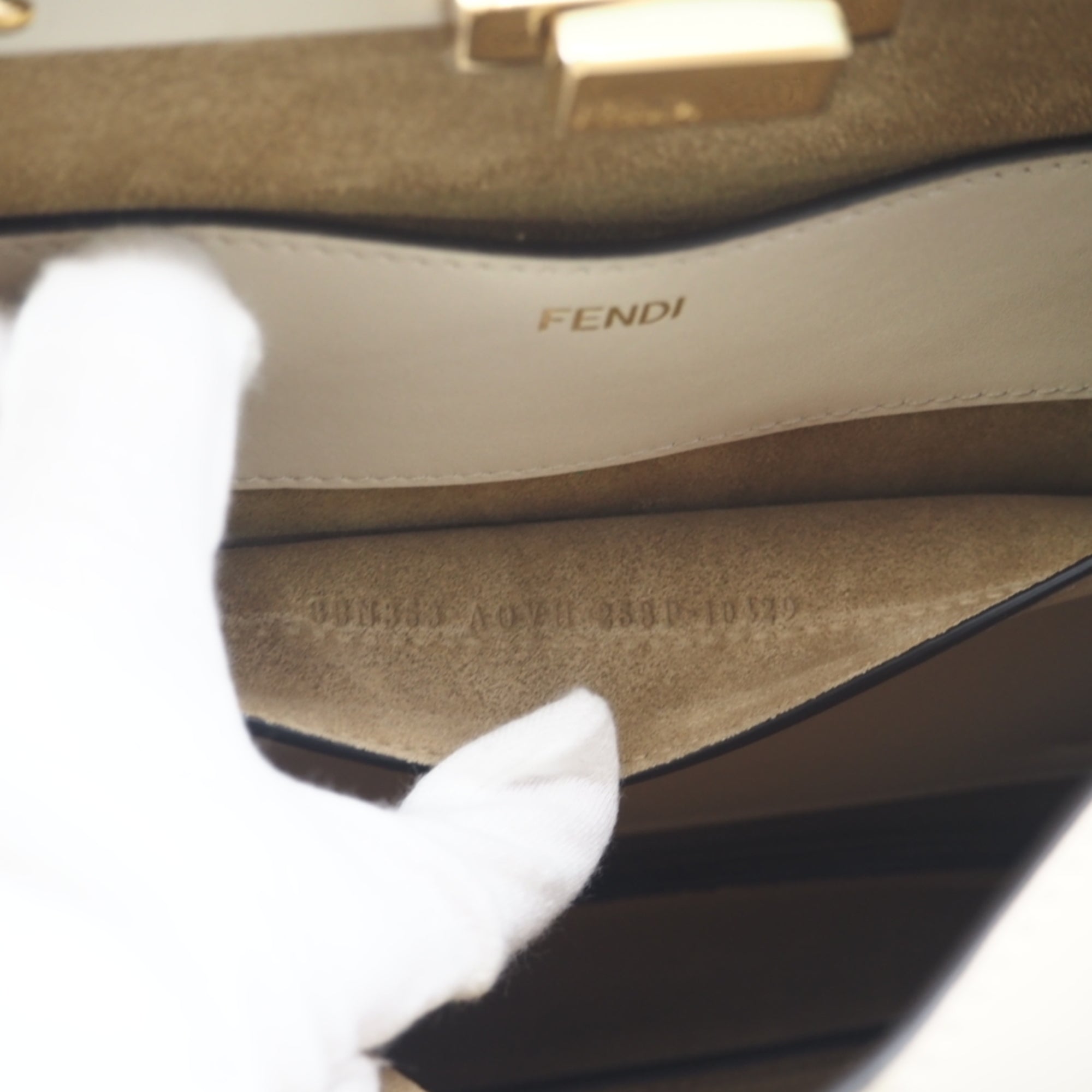 Fendi Beige White Leather Handbag (Pre-Owned)