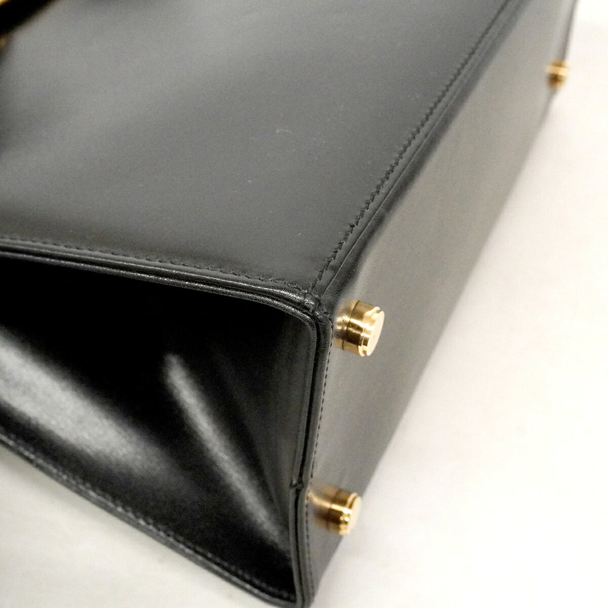 Salvatore Ferragamo Black Leather Handbag (Pre-Owned)