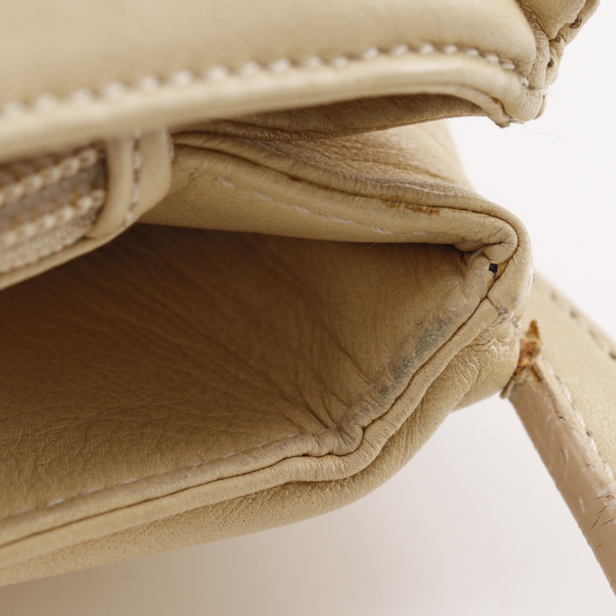 Loewe Beige Shoulder Bag (Pre-Owned)