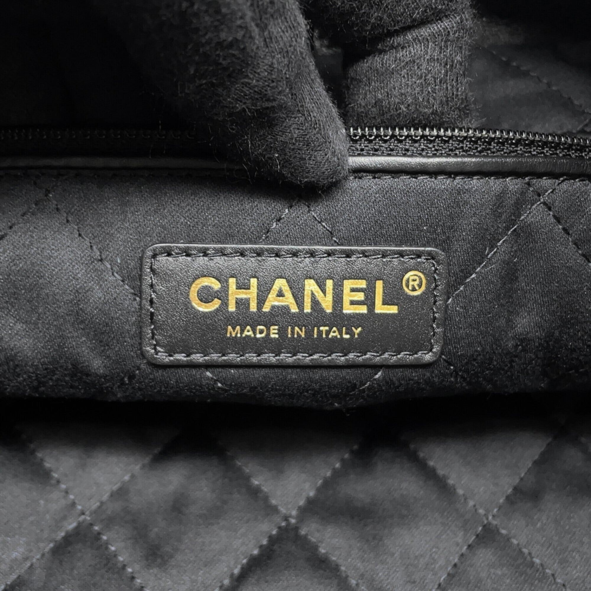 Chanel Black Leather Handbag Shoulder Bag (Pre-Owned)