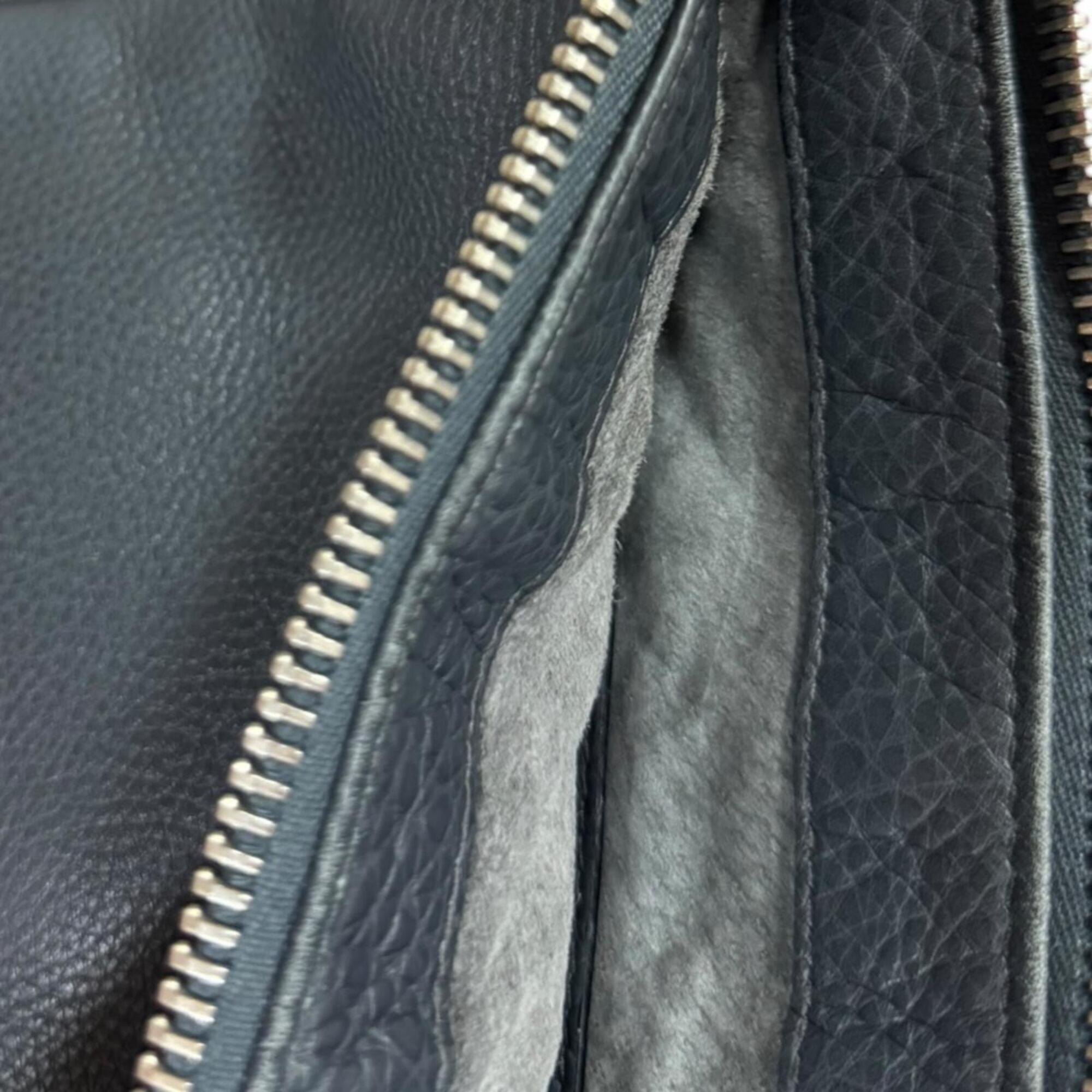 Gucci Gray Leather Shoulder Bag (Pre-Owned)