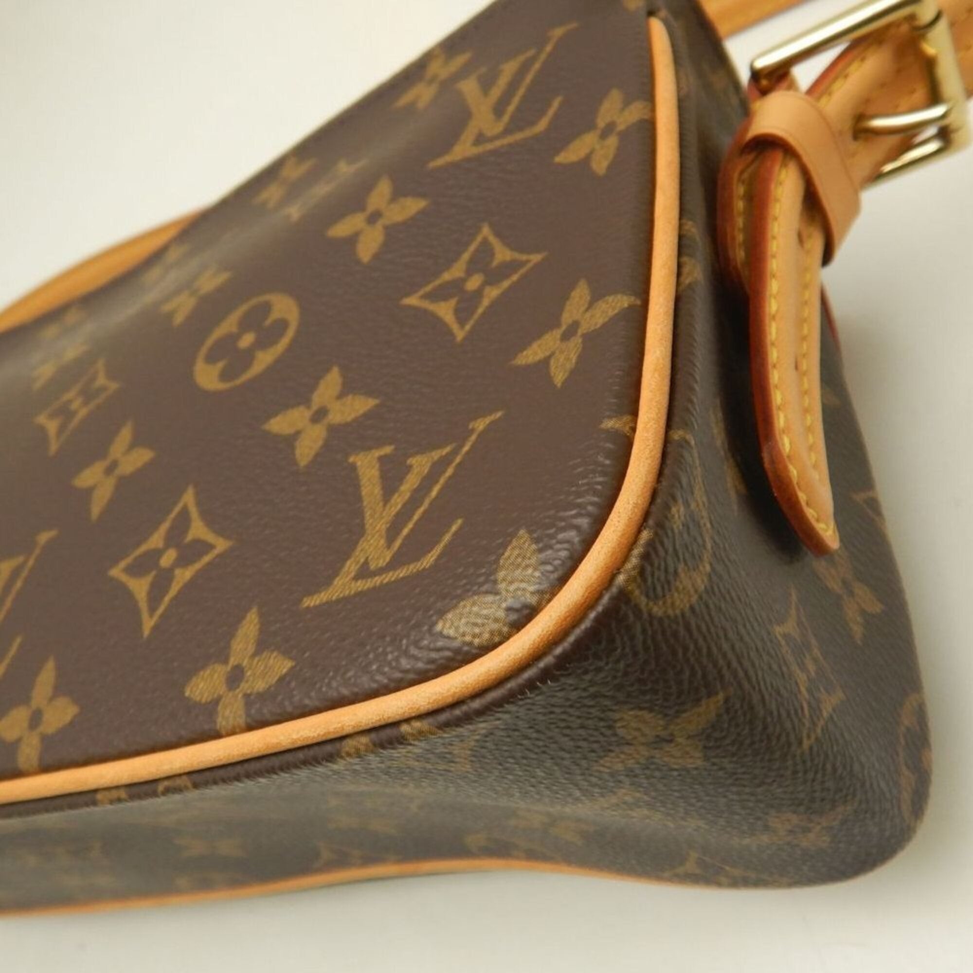 Louis Vuitton Monogram Brown Monogram Shoulder Bag (Pre-Owned)