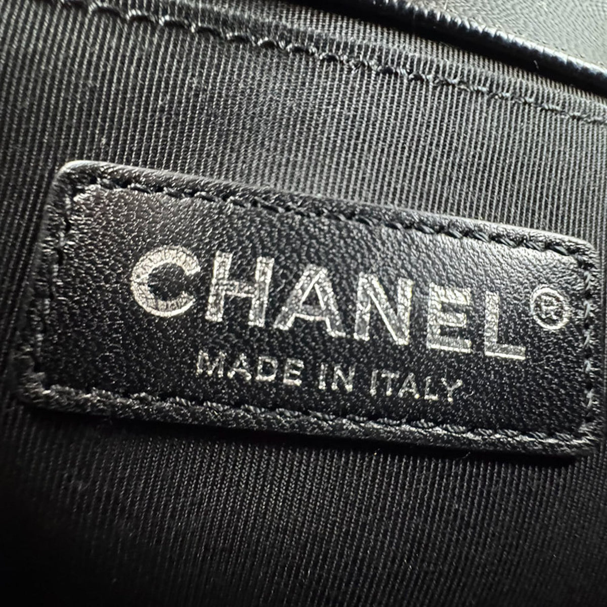 Chanel Black Grained Calfskin Leather Shoulder Bag (Pre-Owned)