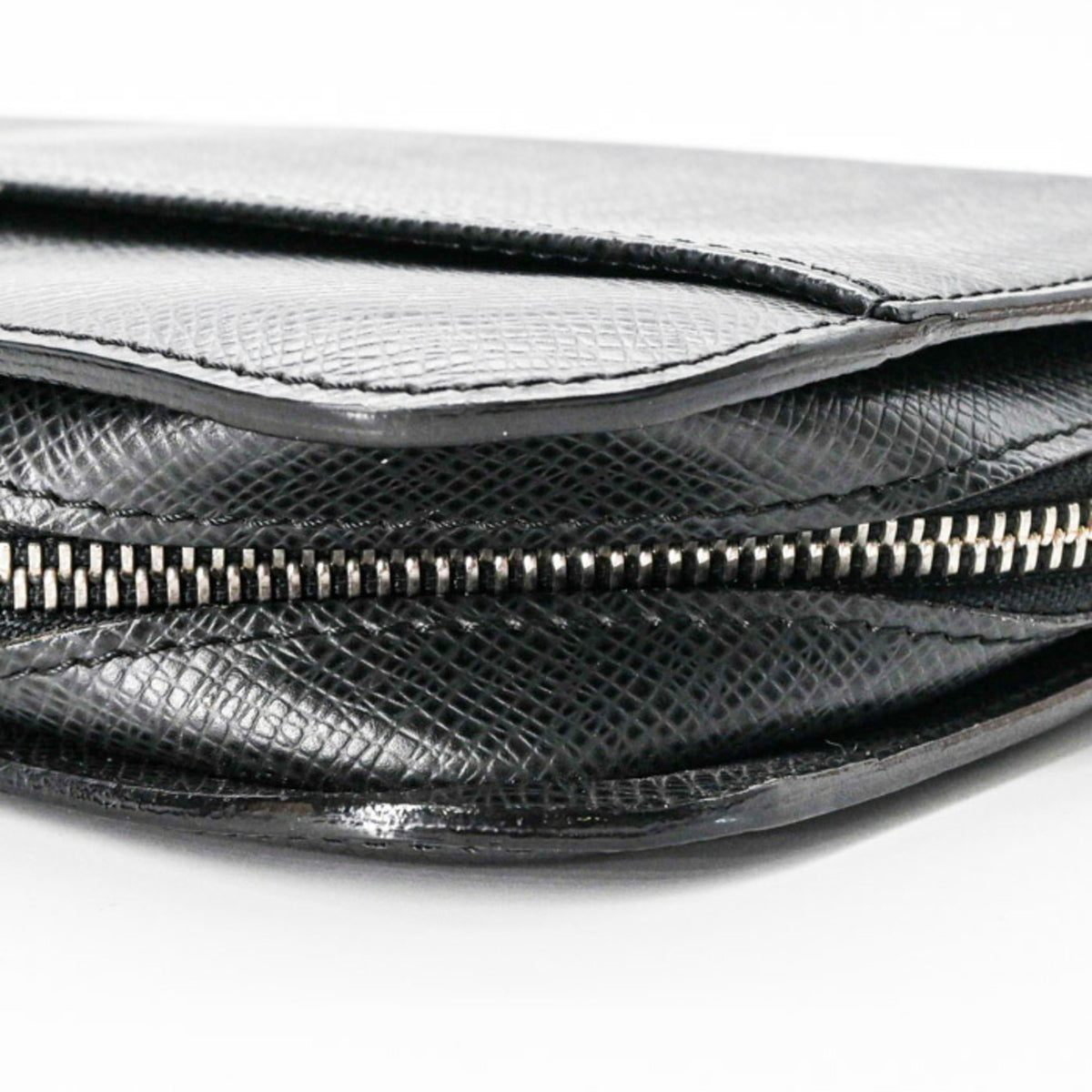 Louis Vuitton Ardoise Black Taiga Leather Clutch Bag (Pre-Owned)