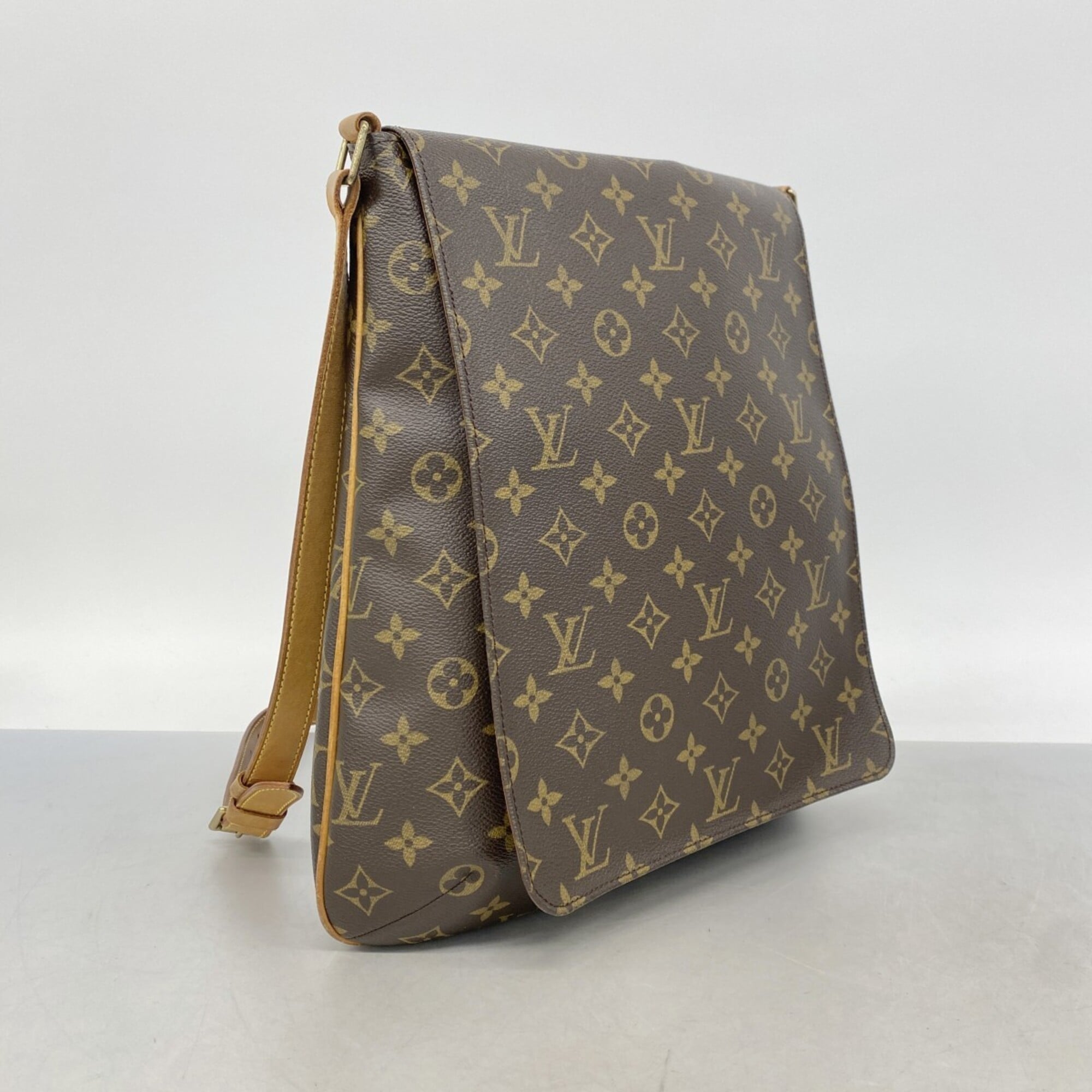 Louis Vuitton Brown Shoulder Bag (Pre-Owned)