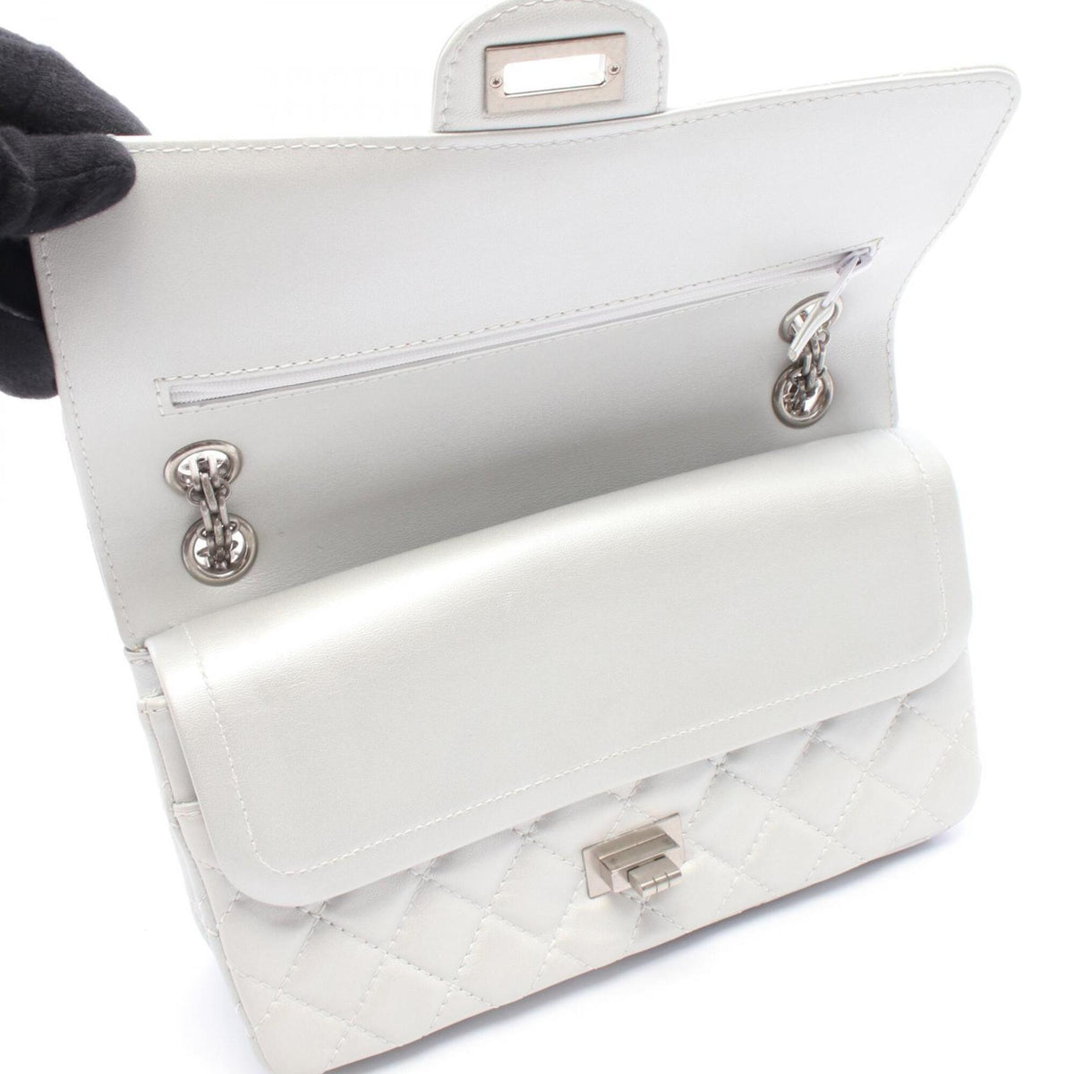 Chanel Silver Leather Handbag Shoulder Bag (Pre-Owned)