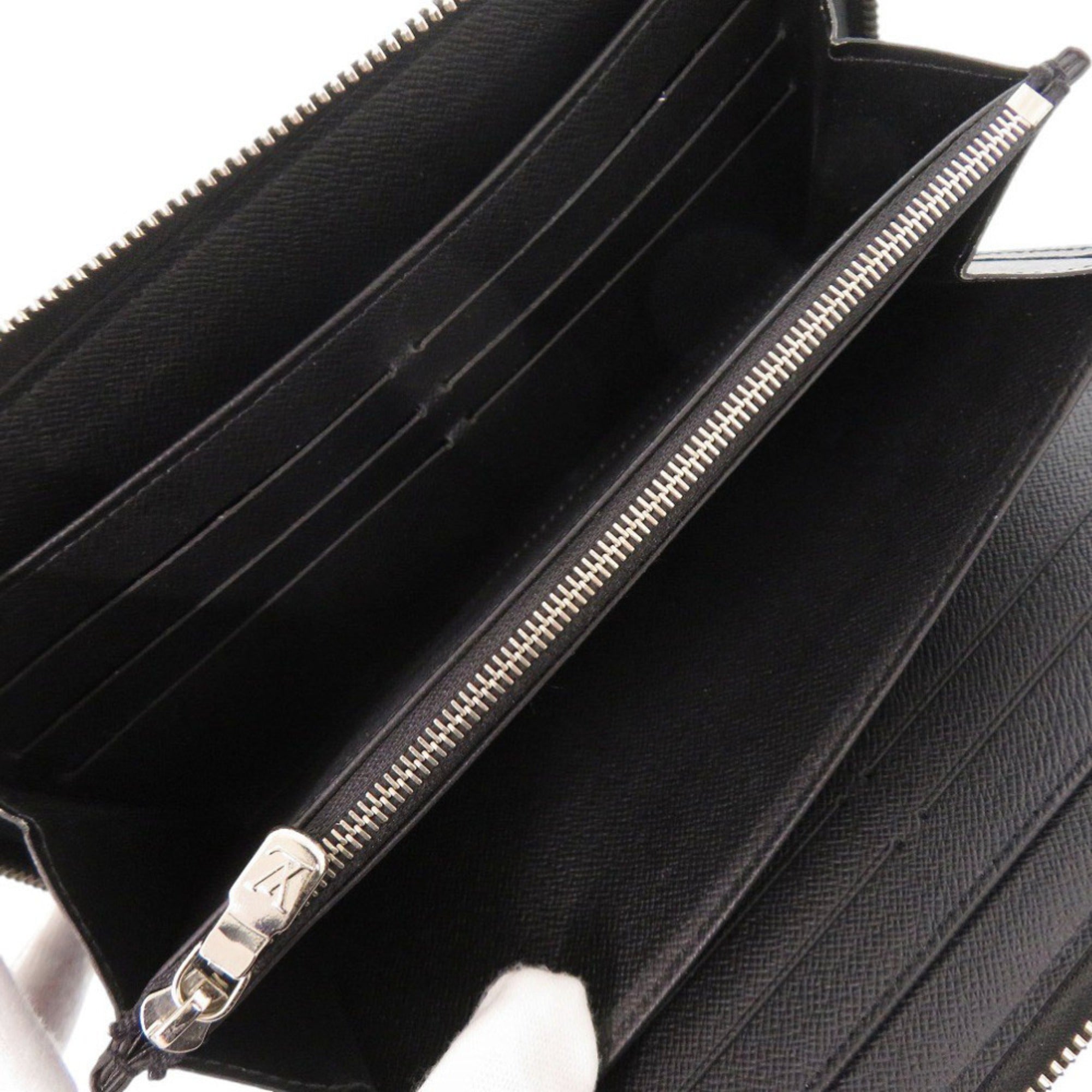Louis Vuitton Black Taiga Leather Long Wallet (Bi-Fold) (Pre-Owned)