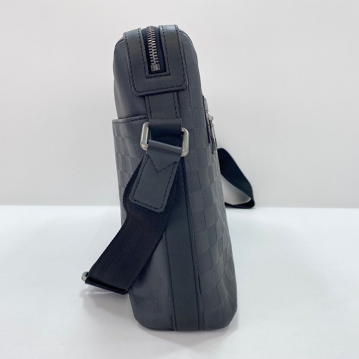 Louis Vuitton Black Shoulder Bag (Pre-Owned)