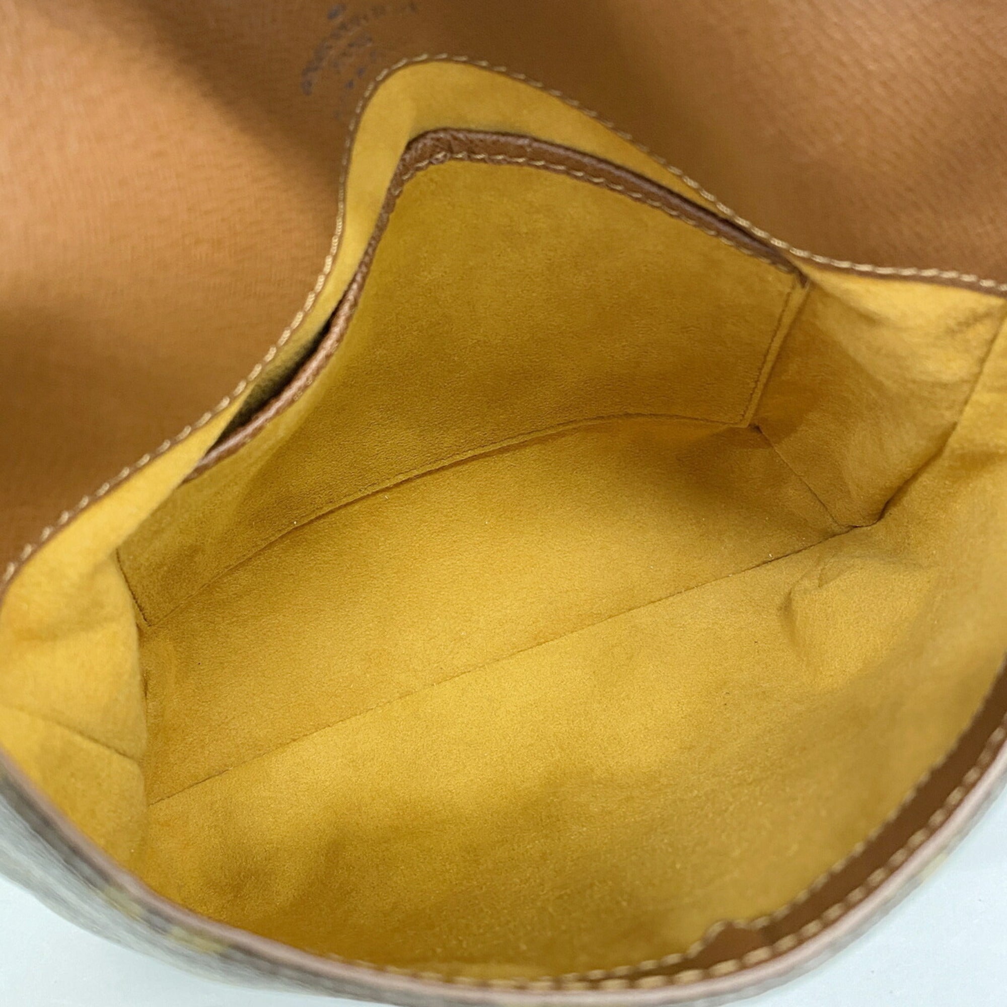 Louis Vuitton Brown Shoulder Bag (Pre-Owned)