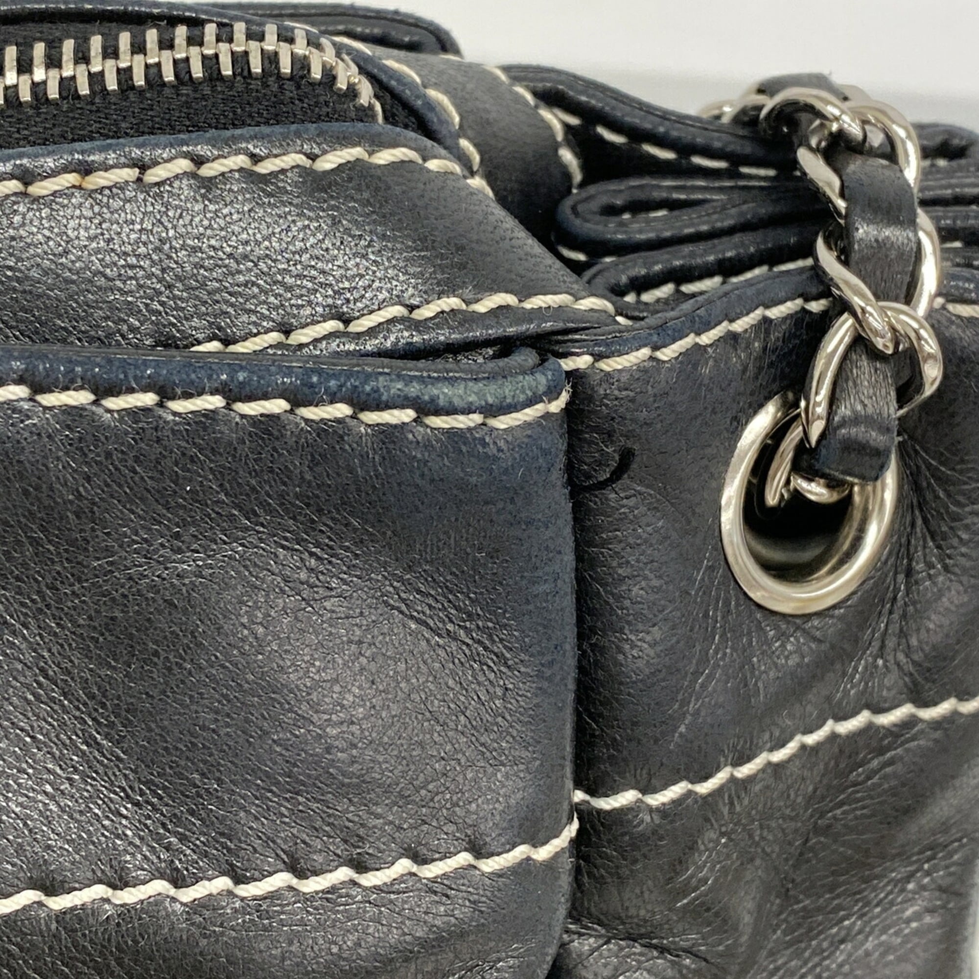 Chanel Black Leather Shoulder Bag (Pre-Owned)