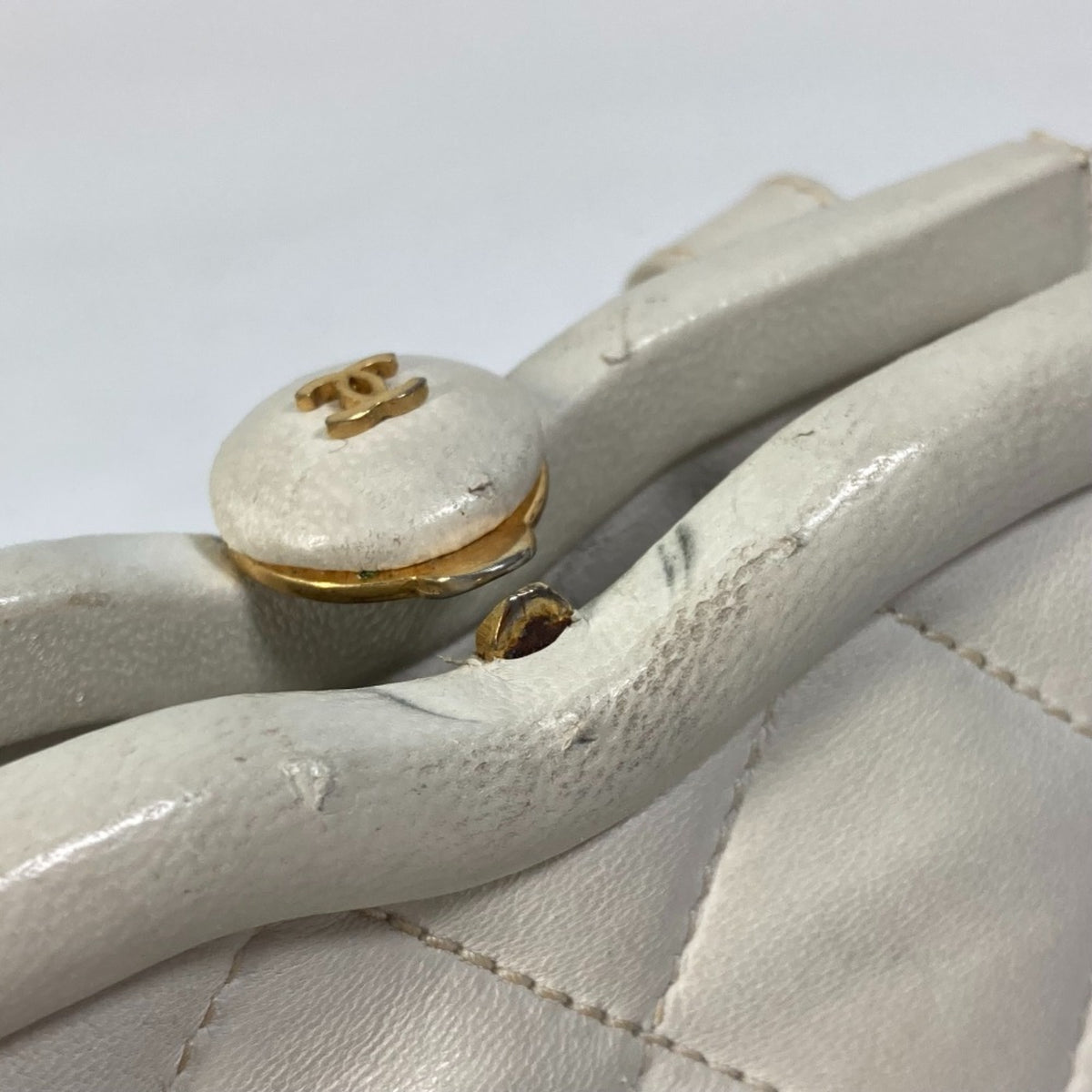 Chanel White Leather Fanny Pack (Pre-Owned)