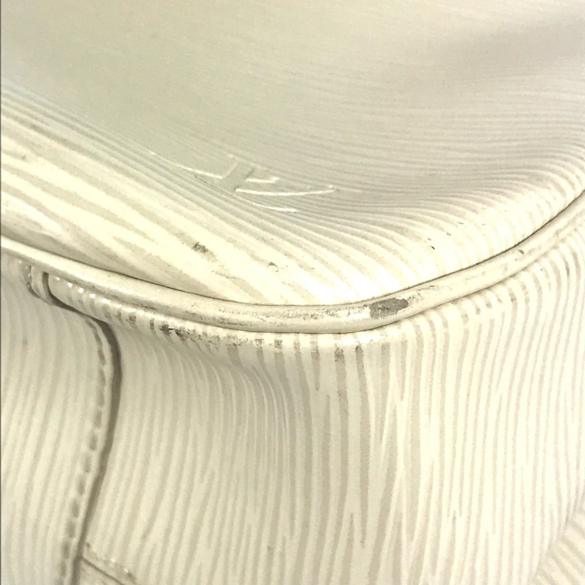 Louis Vuitton Epi White Epi Leather Handbag Tote Bag (Pre-Owned)