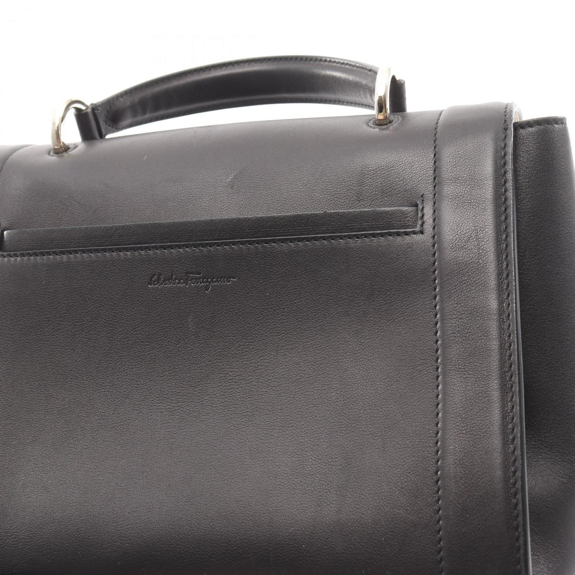 Salvatore Ferragamo Black Leather Handbag (Pre-Owned)