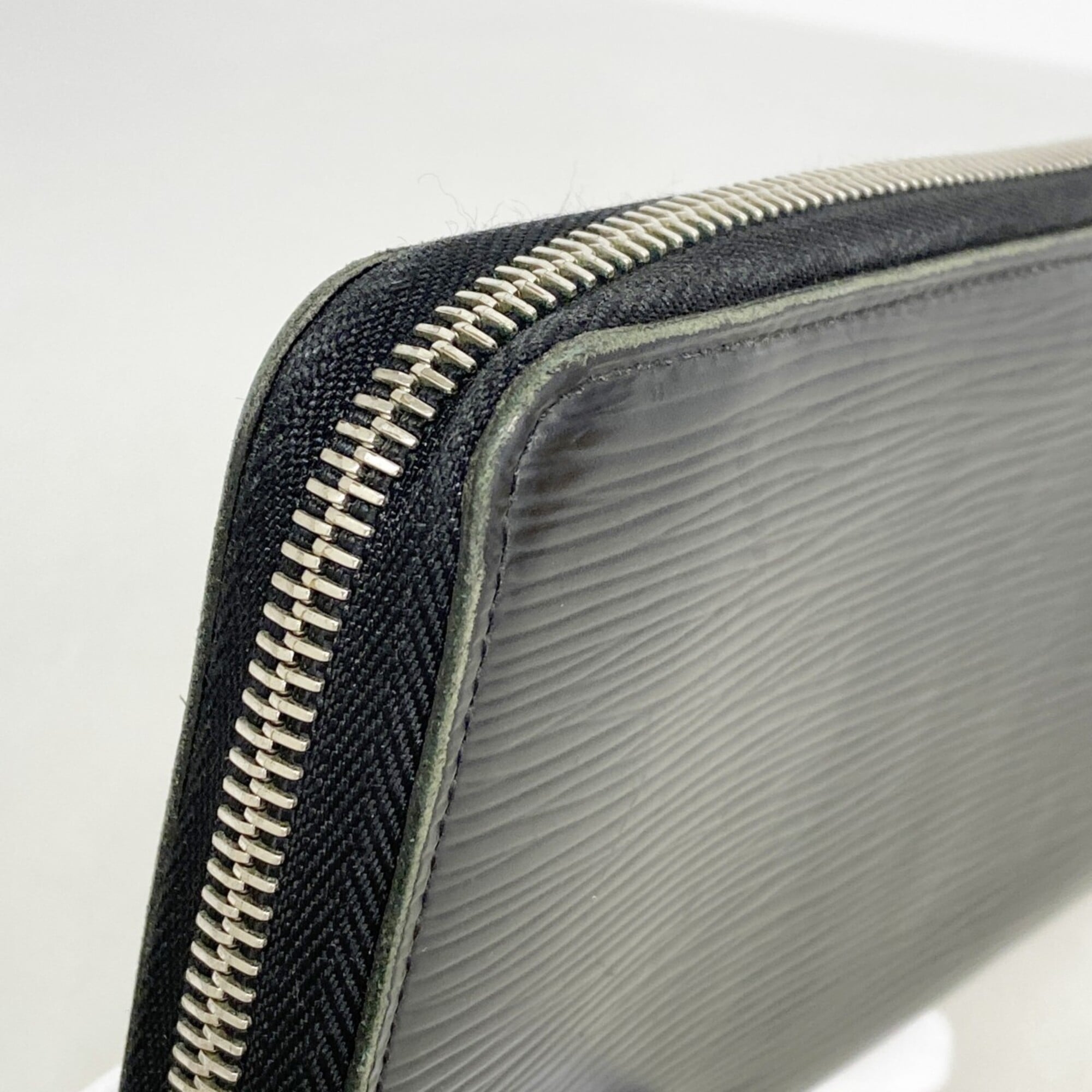 Louis Vuitton Noir Long Wallet (Bi-Fold) (Pre-Owned)