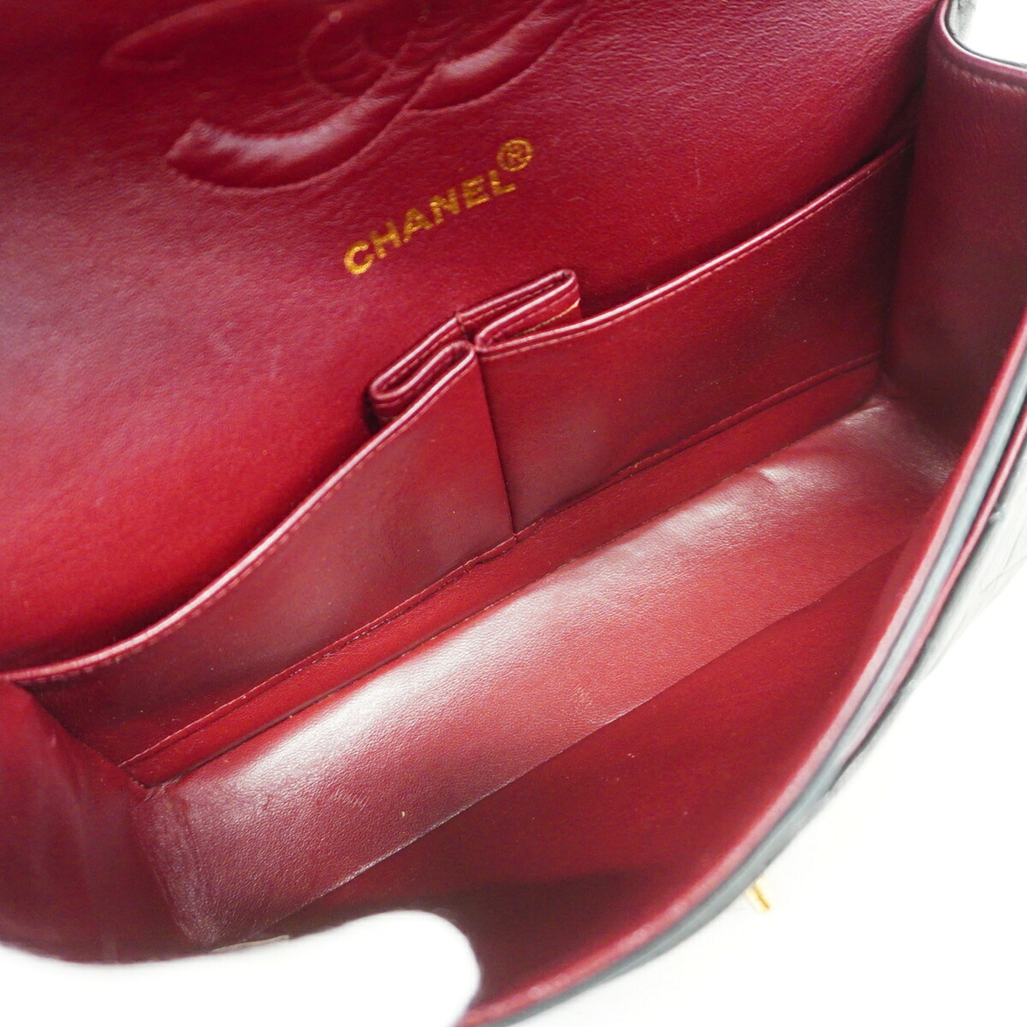 Chanel Black Leather Shoulder Bag (Pre-Owned)