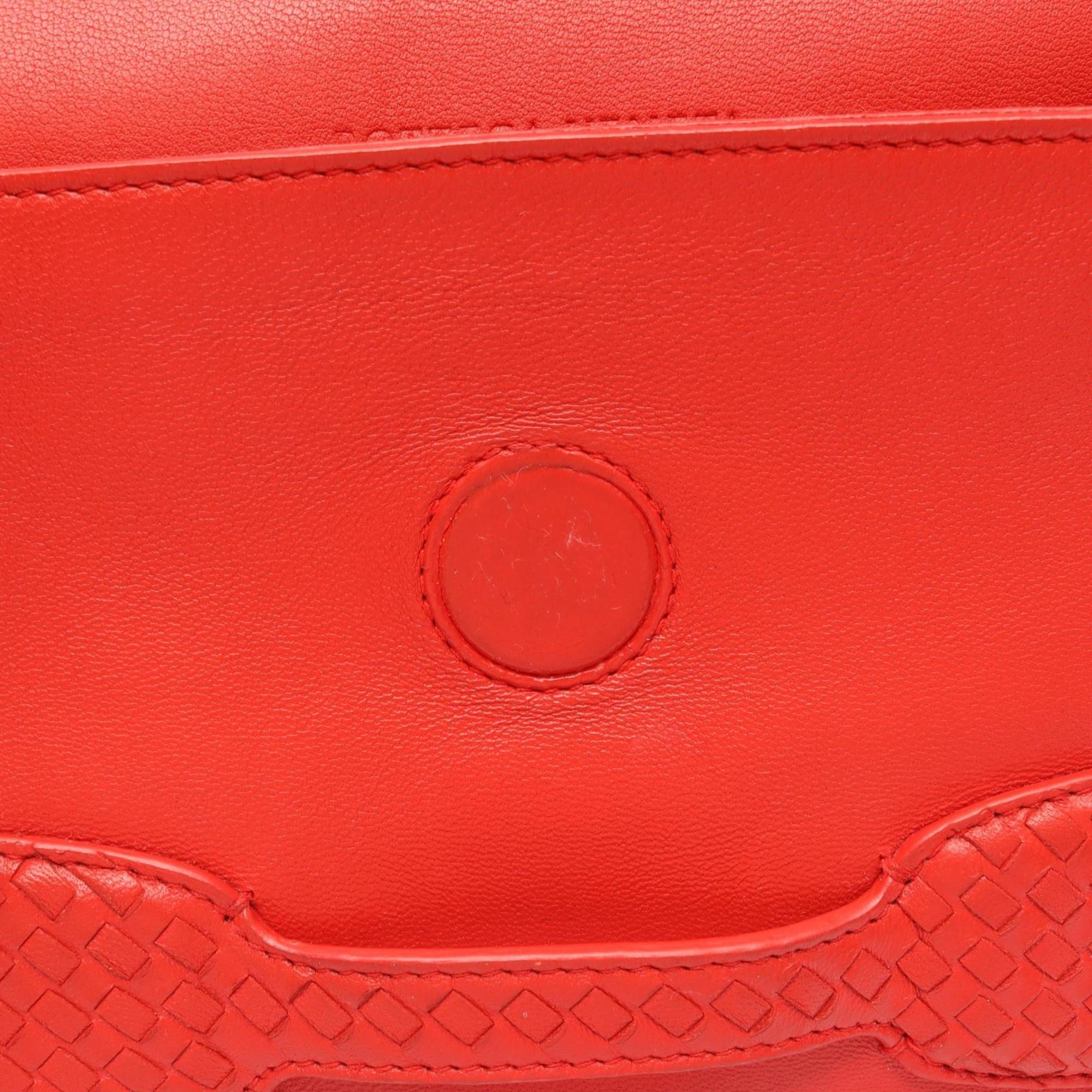 Bottega Veneta Red Color Leather Shoulder Bag (Pre-Owned)