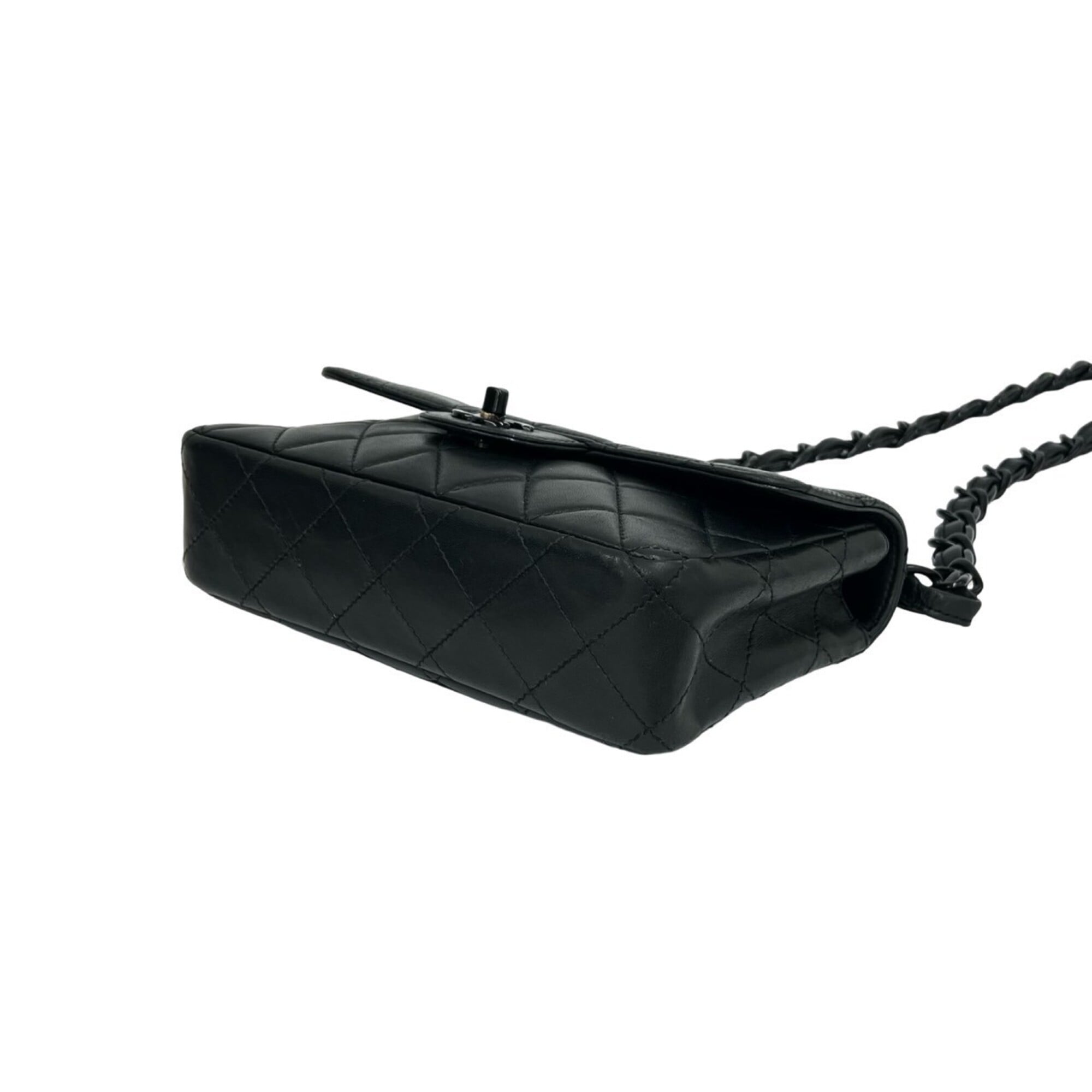 Chanel Black Leather Shoulder Bag (Pre-Owned)