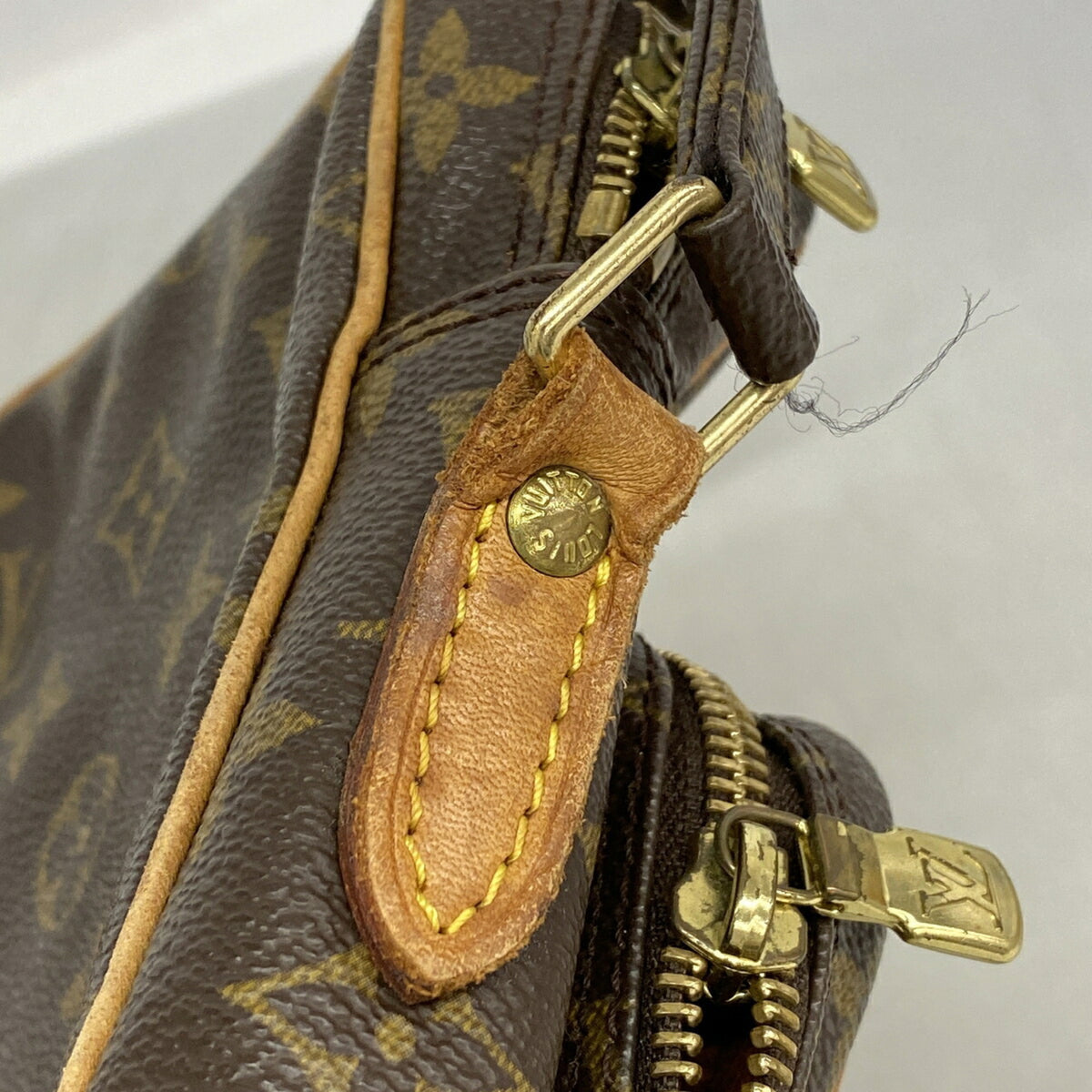 Louis Vuitton Brown Shoulder Bag (Pre-Owned)