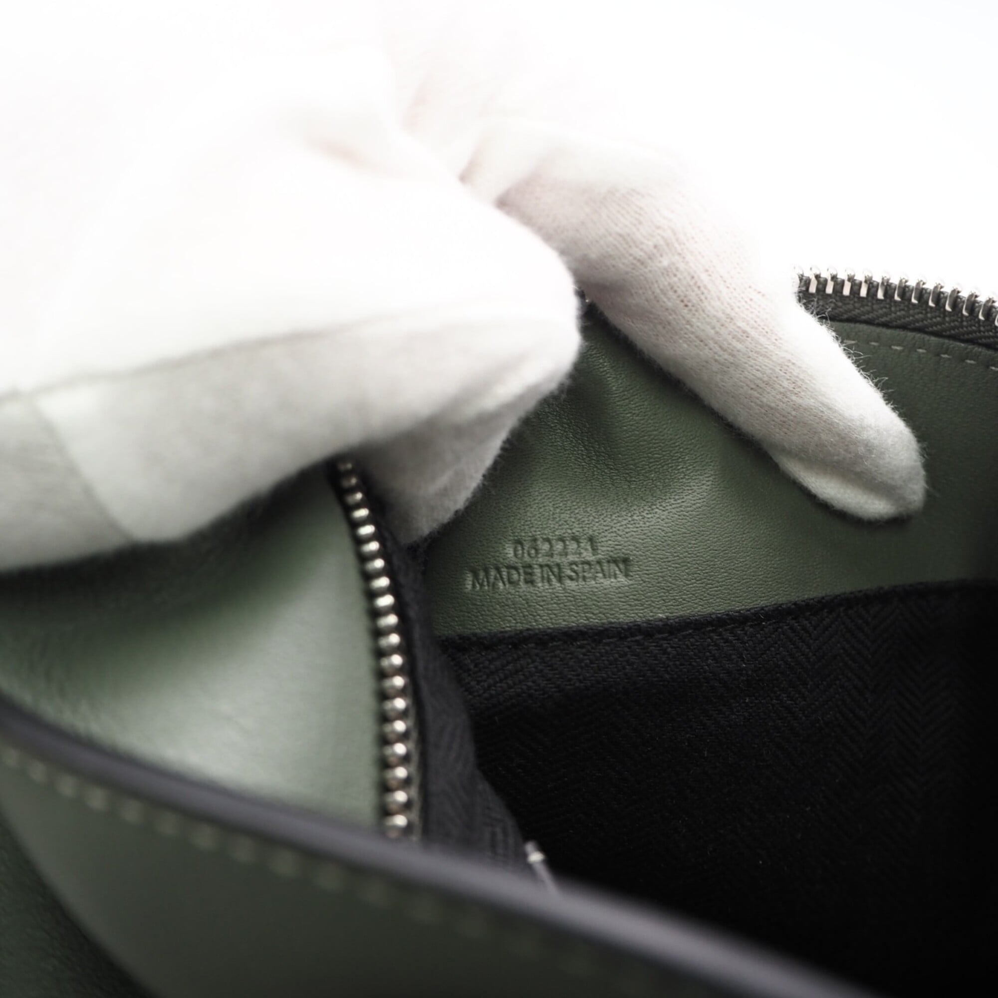 Loewe Puzzle Green Leather Sling Bag (Pre-Owned)
