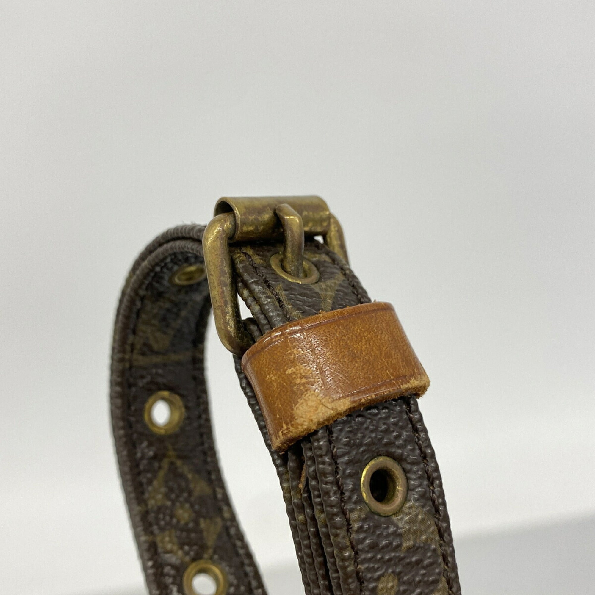 Louis Vuitton Brown Shoulder Bag (Pre-Owned)