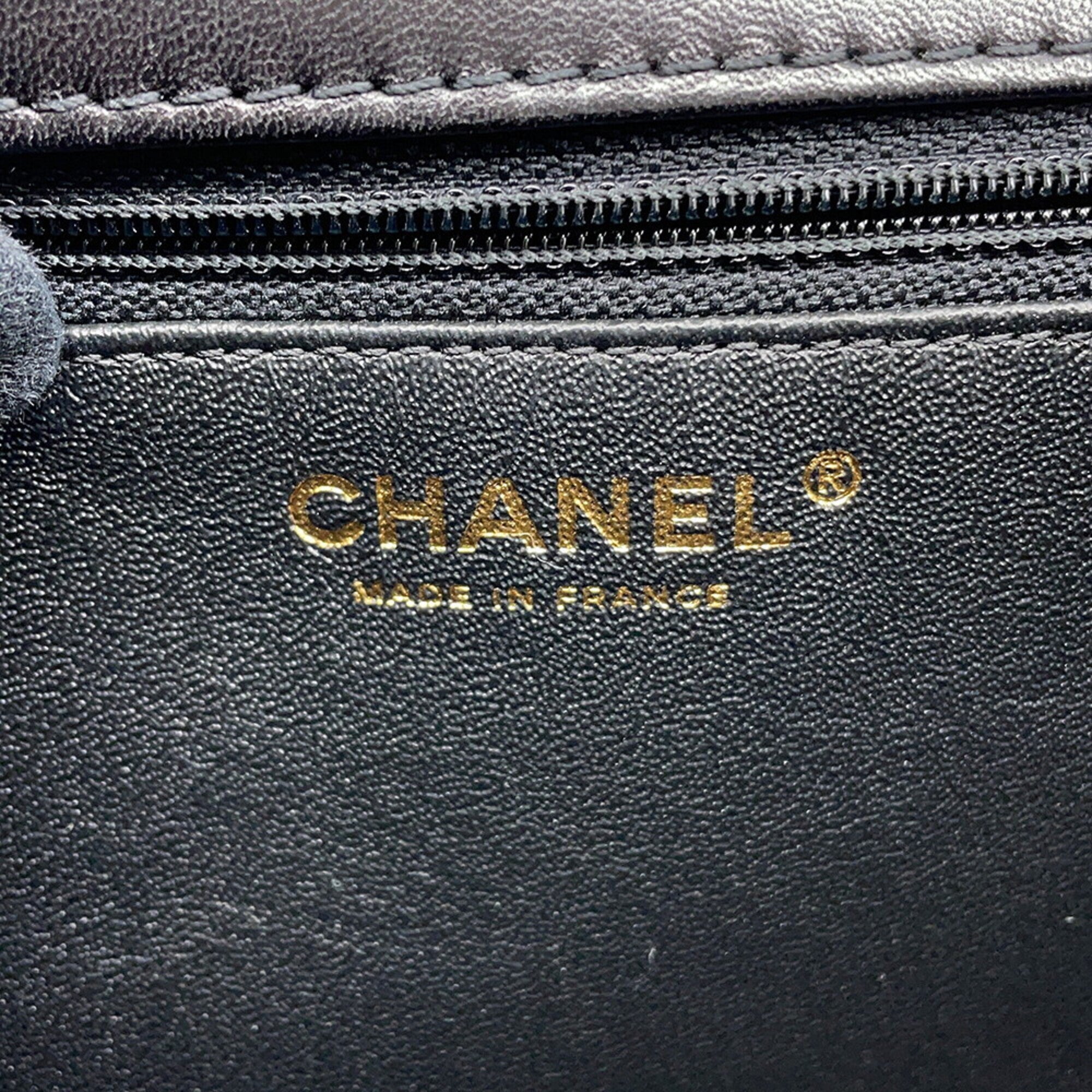 Chanel Black Leather Handbag Shoulder Bag (Pre-Owned)