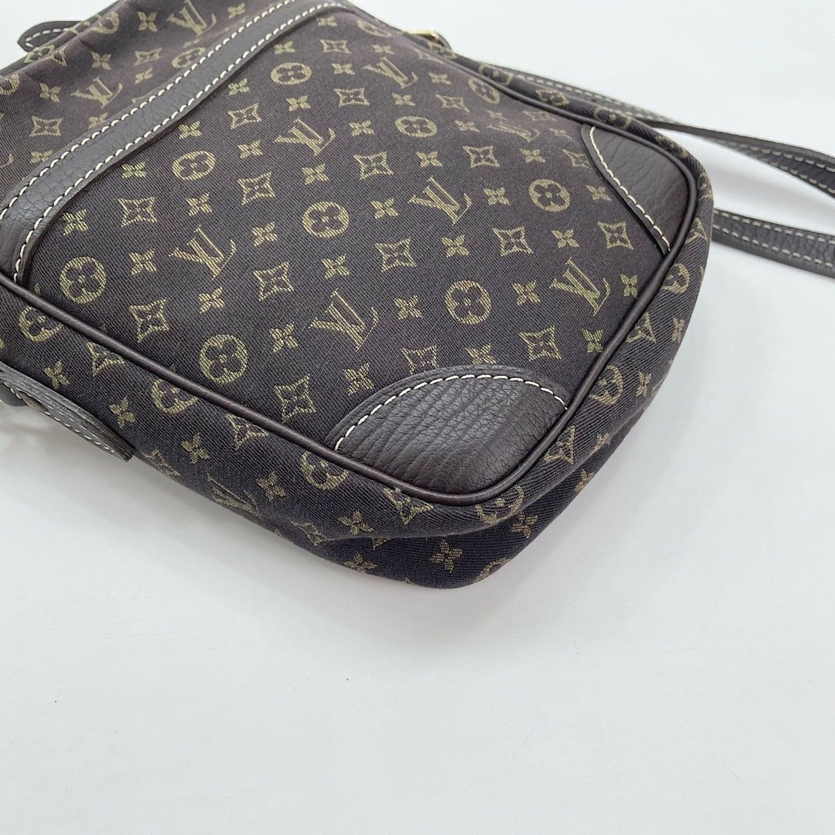 Louis Vuitton Brown Shoulder Bag (Pre-Owned)