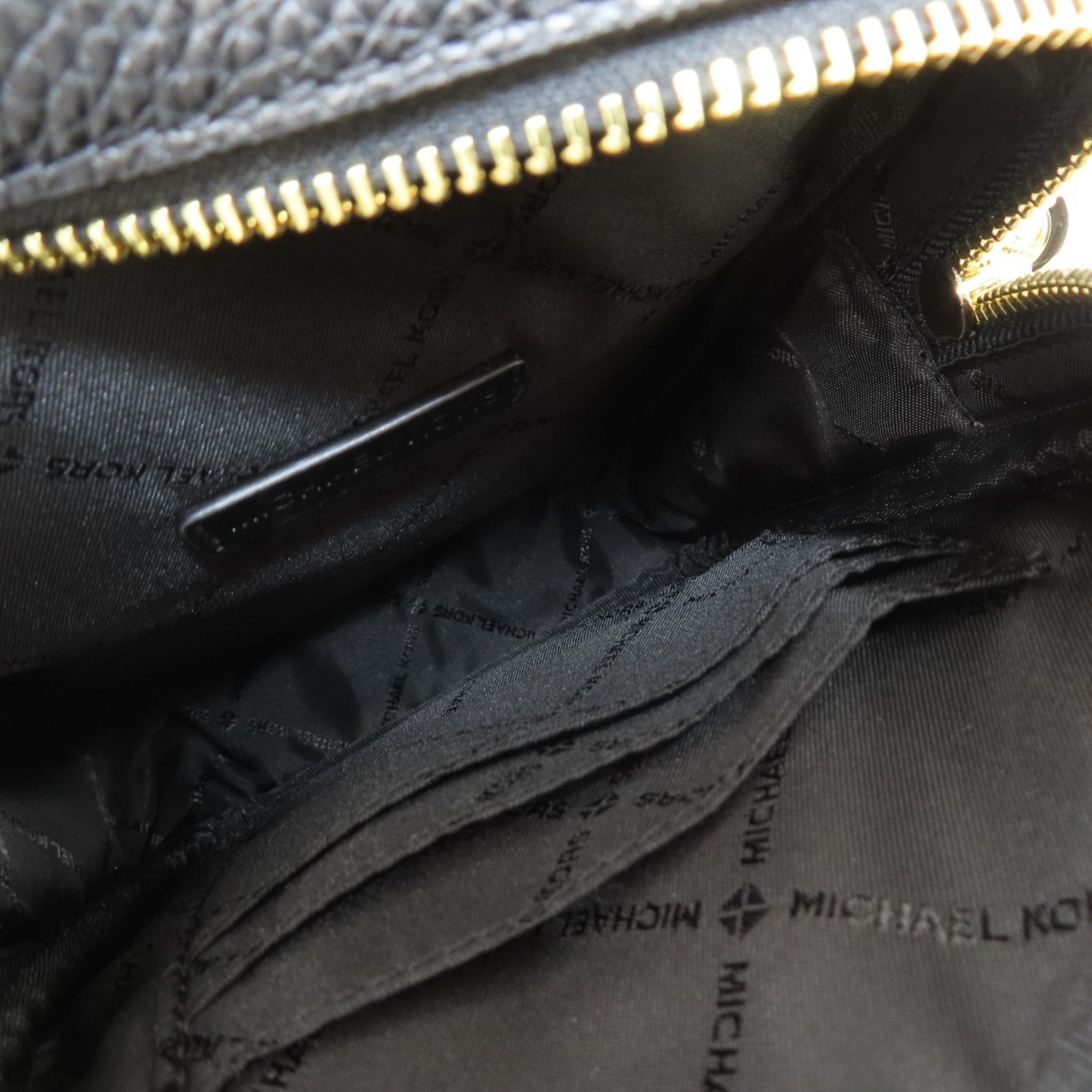 Michael Kors Black Leather Shoulder Bag (Pre-Owned)
