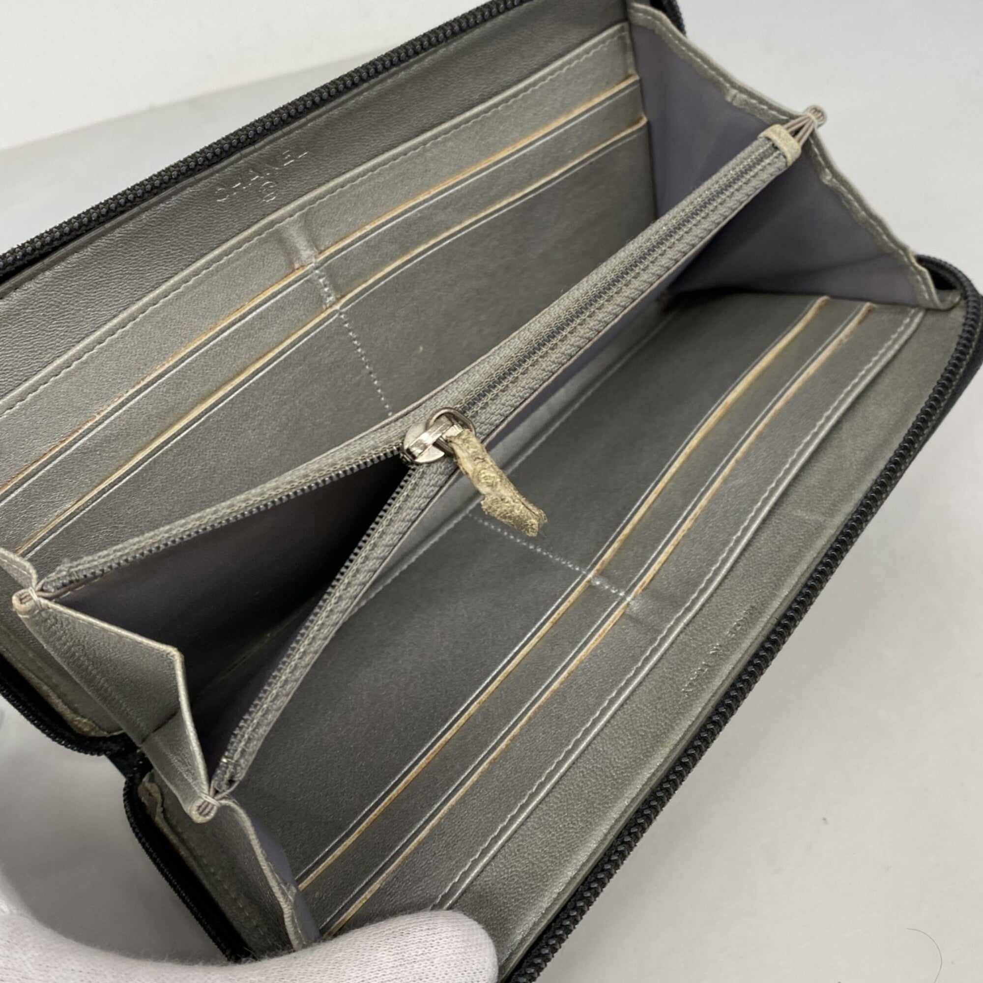 Chanel Black Leather Long Wallet (Bi-Fold) (Pre-Owned)
