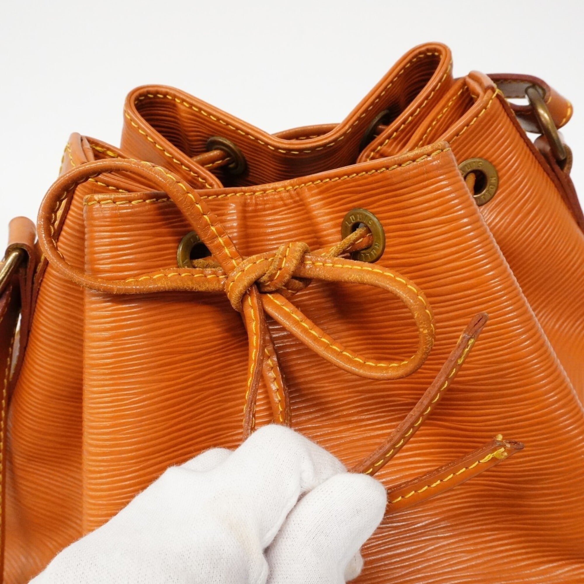 Louis Vuitton Gold Cipango Shoulder Bag (Pre-Owned)