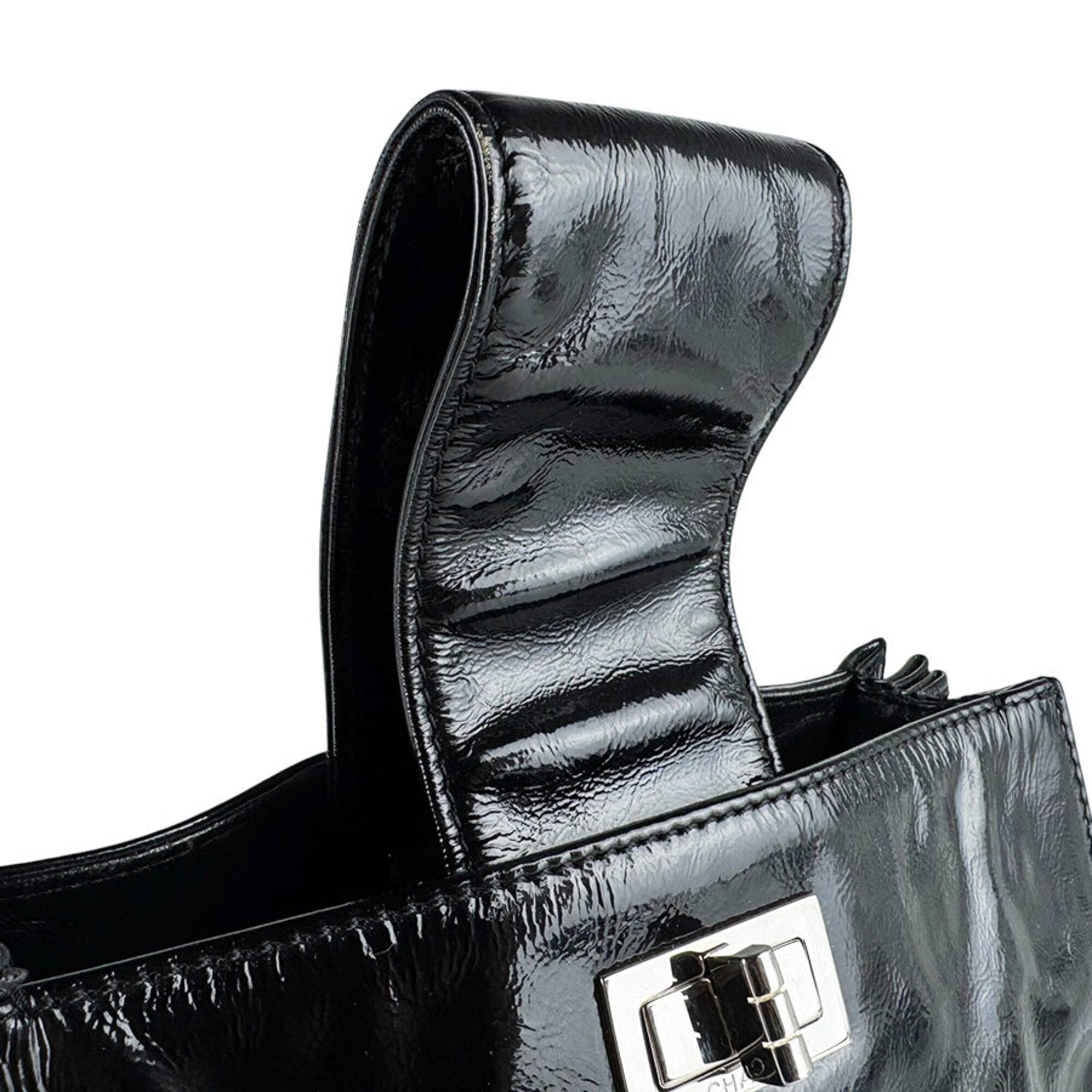 Chanel Black Patent Leather Handbag (Pre-Owned)