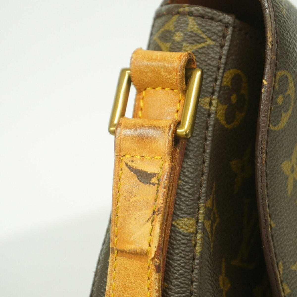 Louis Vuitton Brown Shoulder Bag (Pre-Owned)