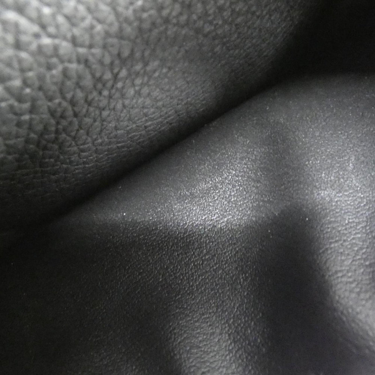 Louis Vuitton Black Leather Wallet (Bi-Fold) (Pre-Owned)
