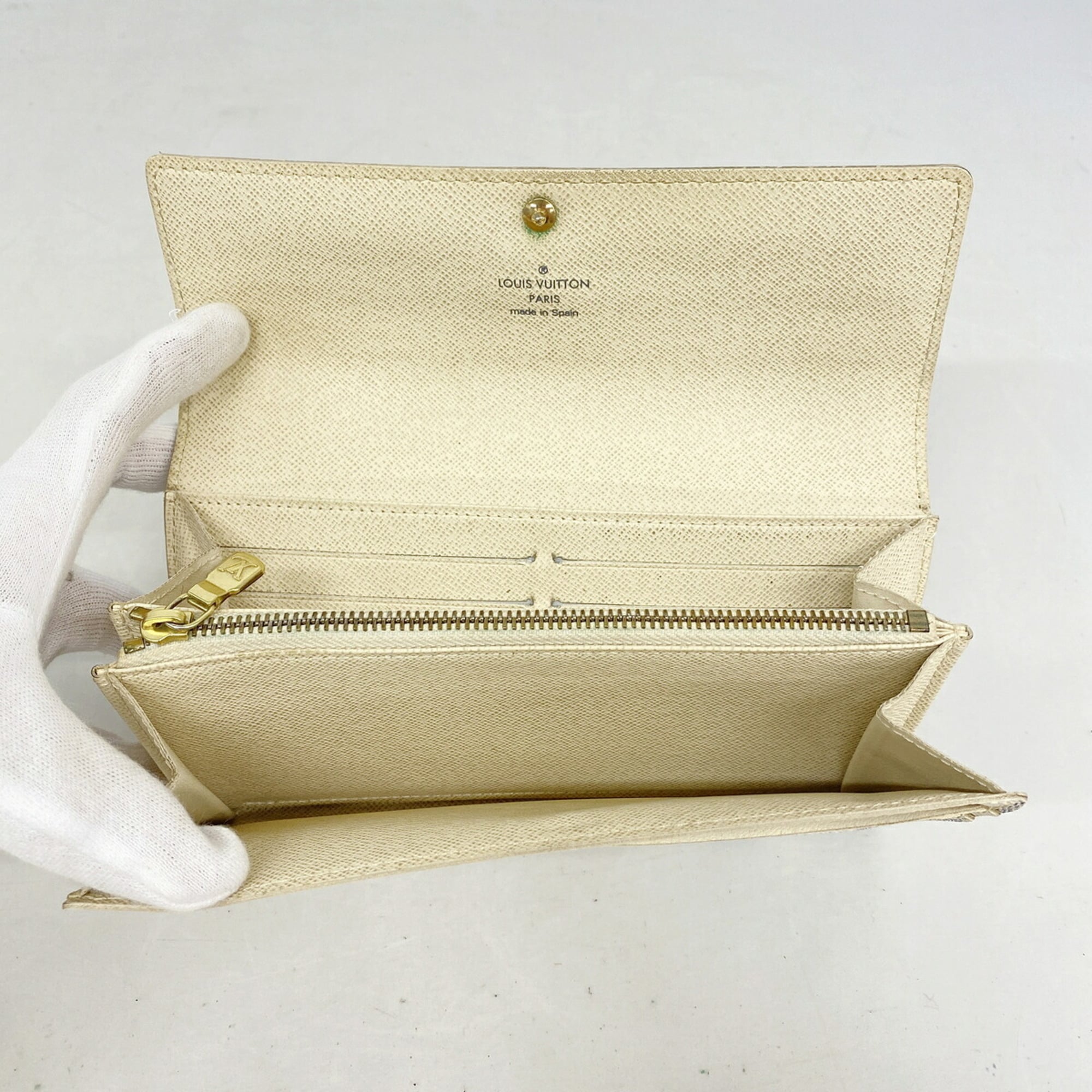 Louis Vuitton White Long Wallet (Bi-Fold) (Pre-Owned)