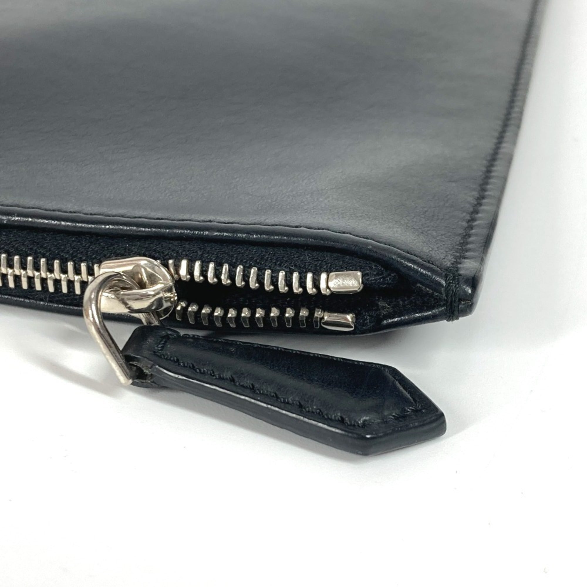 Givenchy Black White Leather Clutch Bag (Pre-Owned)