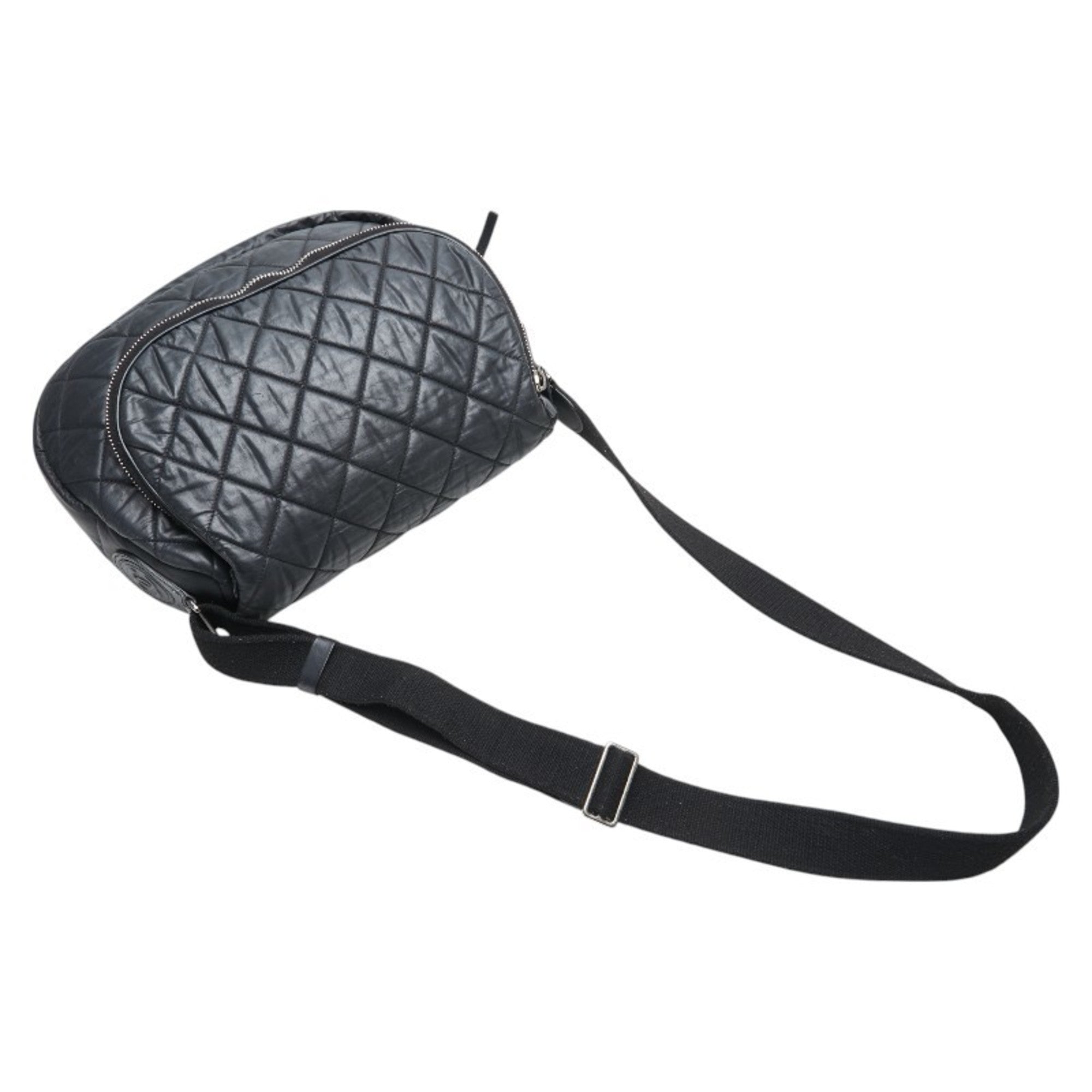 Chanel Black Leather Shoulder Bag (Pre-Owned)
