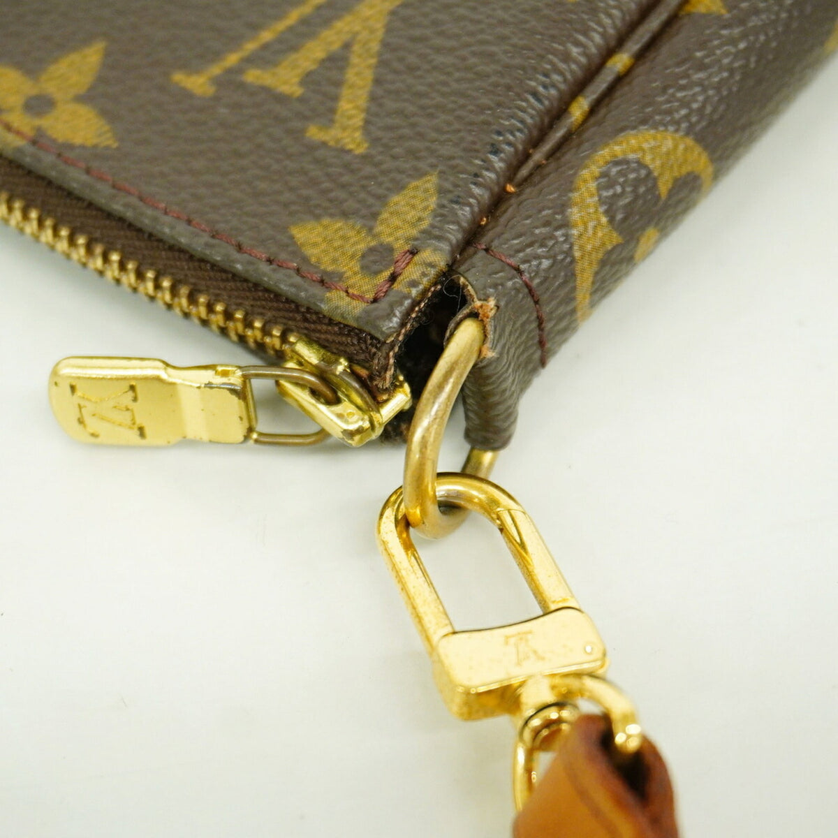 Louis Vuitton Brown Pouch (Pre-Owned)