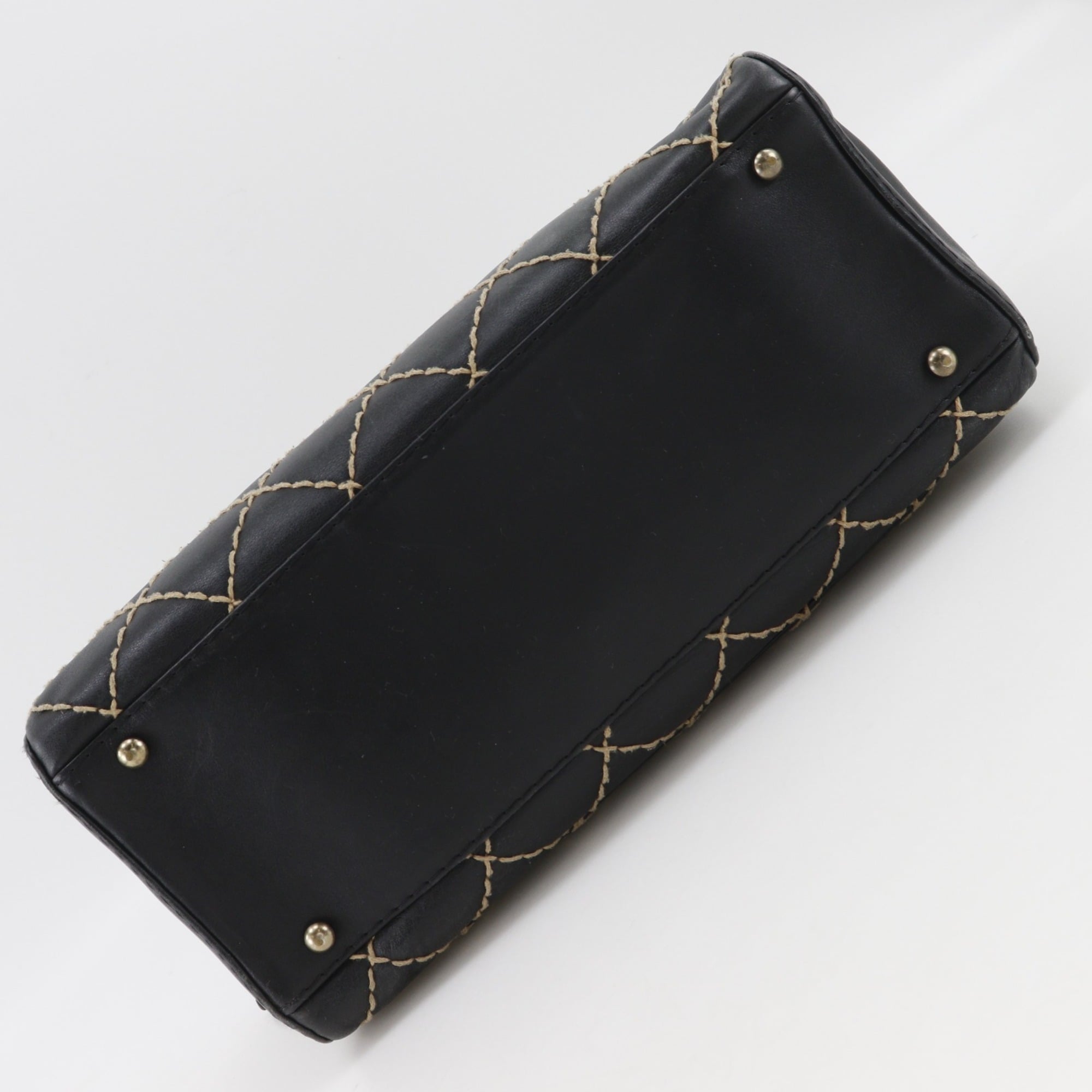 Chanel Wild Stitch Black Leather Handbag (Pre-Owned)