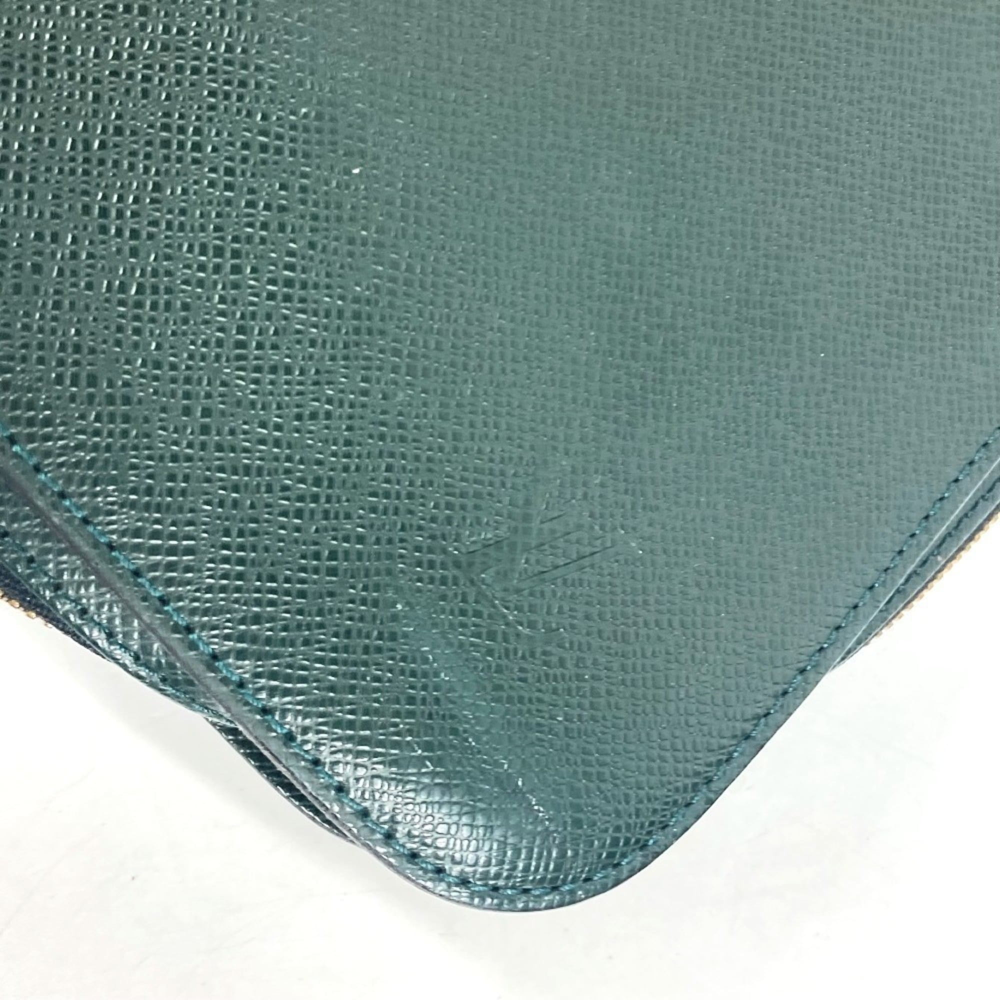 Louis Vuitton Episea Green Taiga Leather Briefcase Handbag (Pre-Owned)