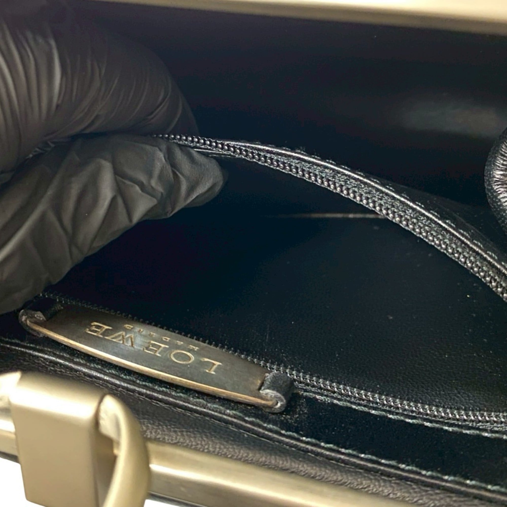 Loewe Black Leather Handbag Tote Bag (Pre-Owned)
