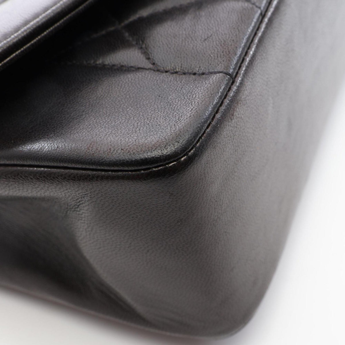 Chanel Black Leather Handbag Shoulder Bag (Pre-Owned)