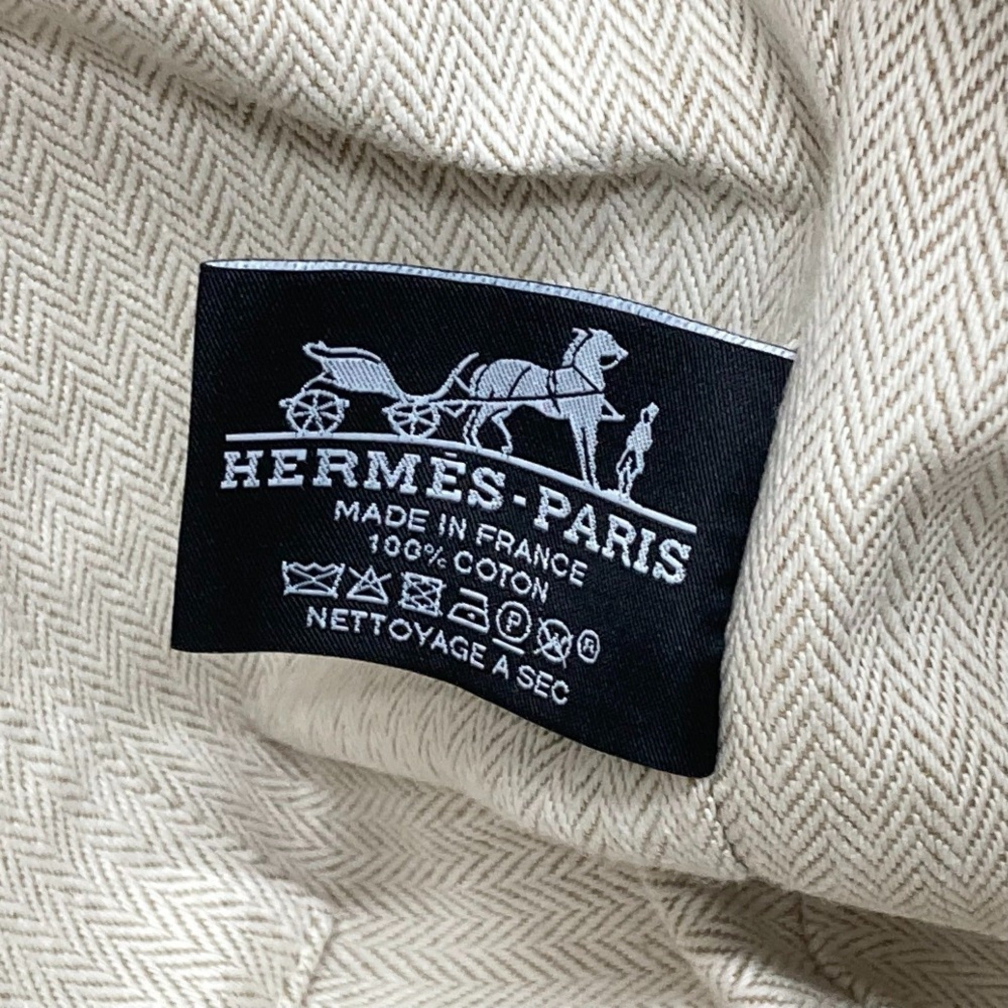 Hermes Red Color Canvas Handbag Shoulder Bag Vanity Bag (Pre-Owned)