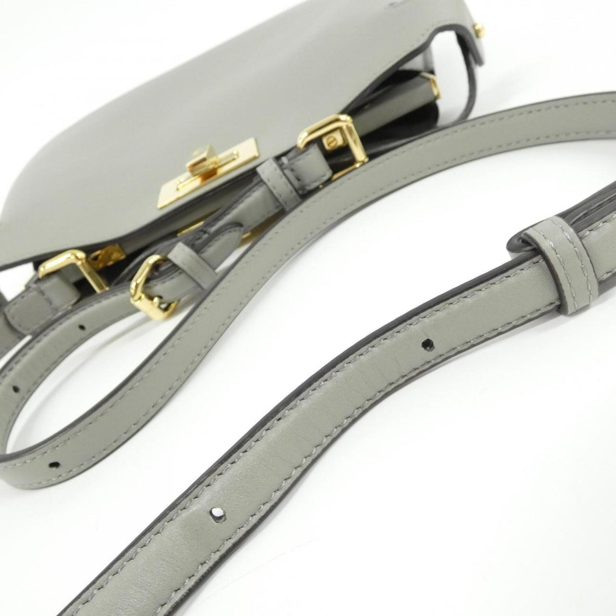 Fendi Green Leather Shoulder Bag (Pre-Owned)