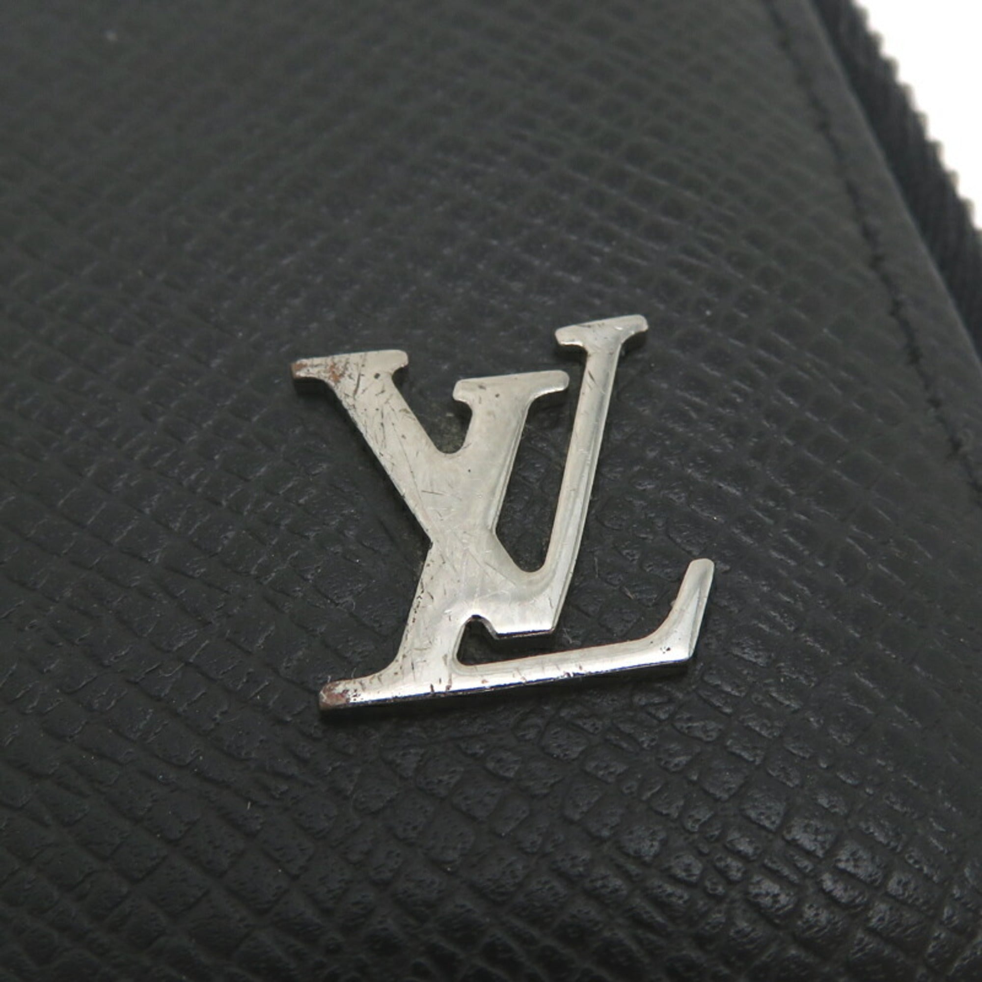 Louis Vuitton Black Taiga Leather Wallet (Bi-Fold) (Pre-Owned)