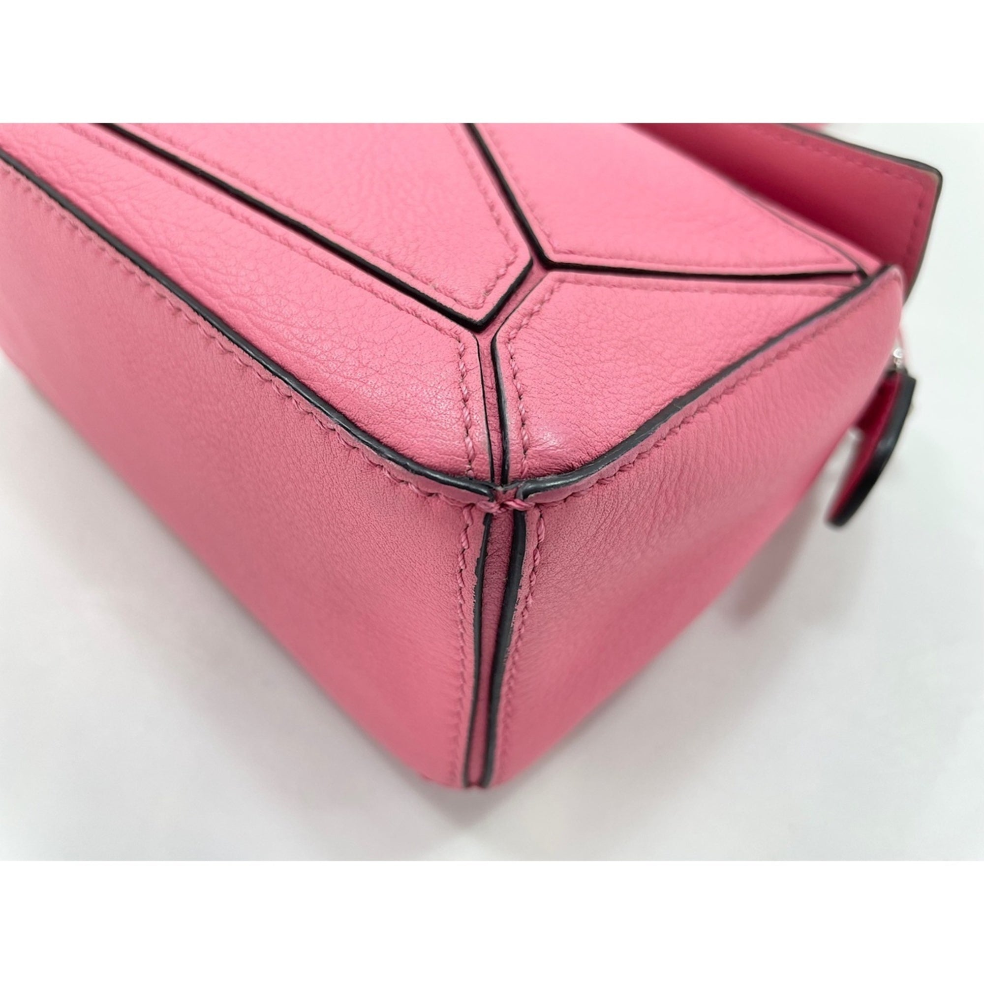 Loewe Pink Shoulder Bag (Pre-Owned)