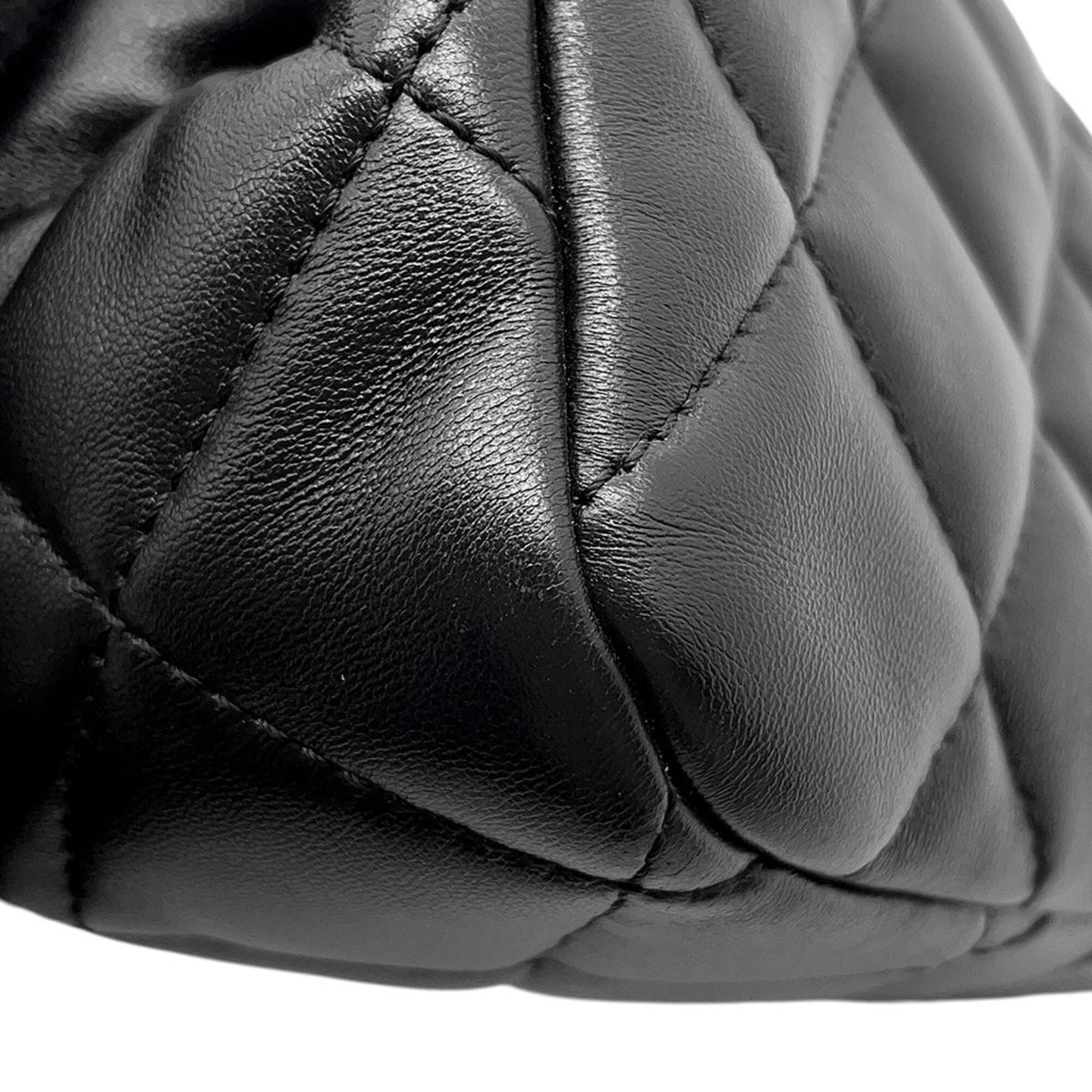 Chanel Black Leather Shoulder Bag (Pre-Owned)
