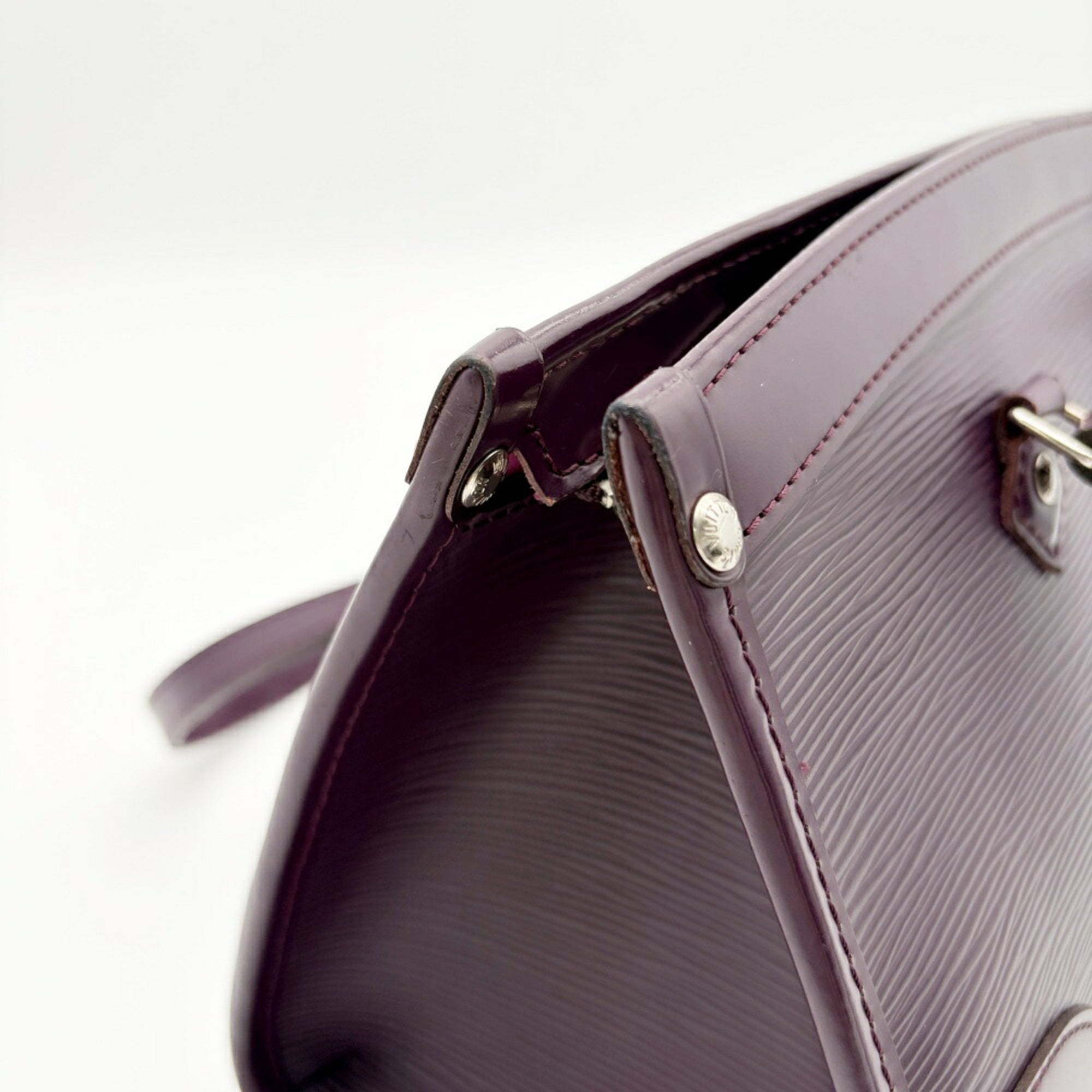 Louis Vuitton Cassis Purple Leather Shoulder Bag (Pre-Owned)