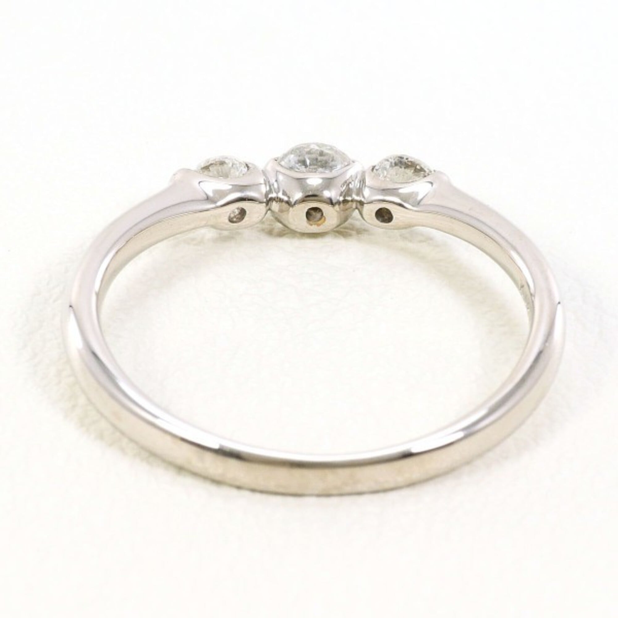 Unbranded White Gold White Gold (18K) Band Ring (Pre-Owned)