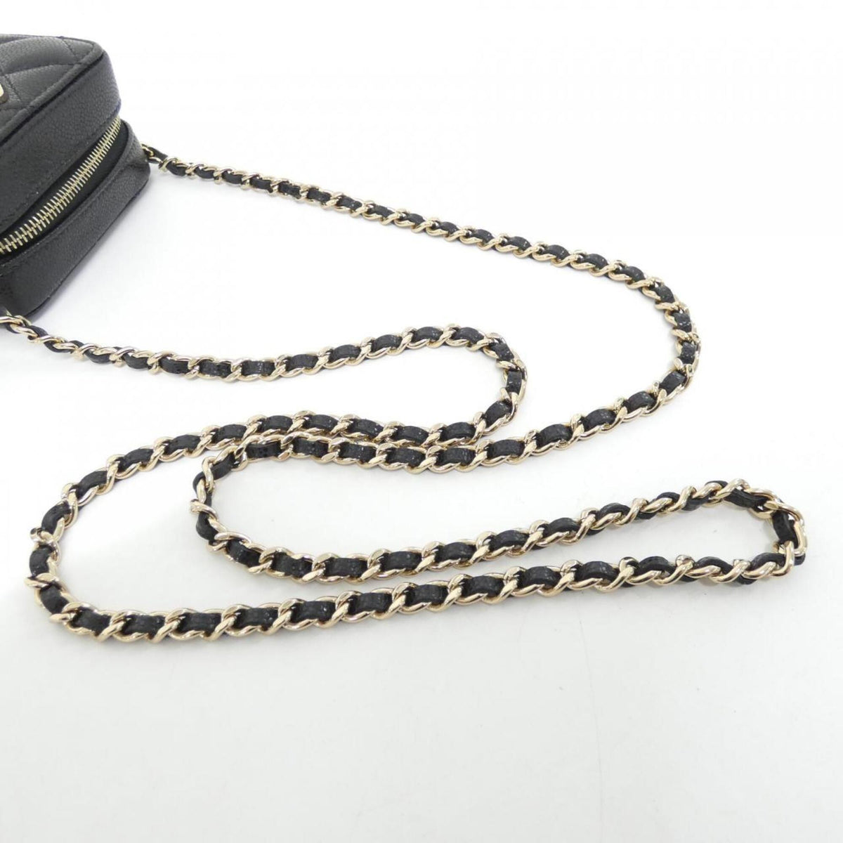 Chanel Black Grained Calfskin Handbag Shoulder Bag (Pre-Owned)