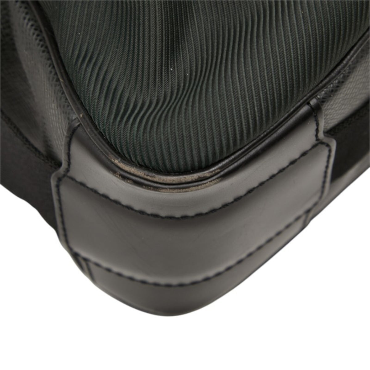 Louis Vuitton Taiga Ardoise Black Leather Nylon Messenger Bag Shoulder Bag (Pre-Owned)