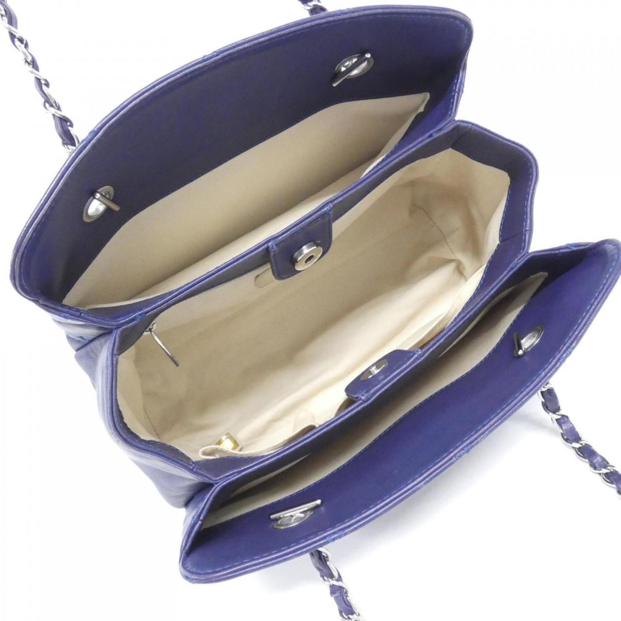 Chanel Blue Leather Shoulder Bag (Pre-Owned)